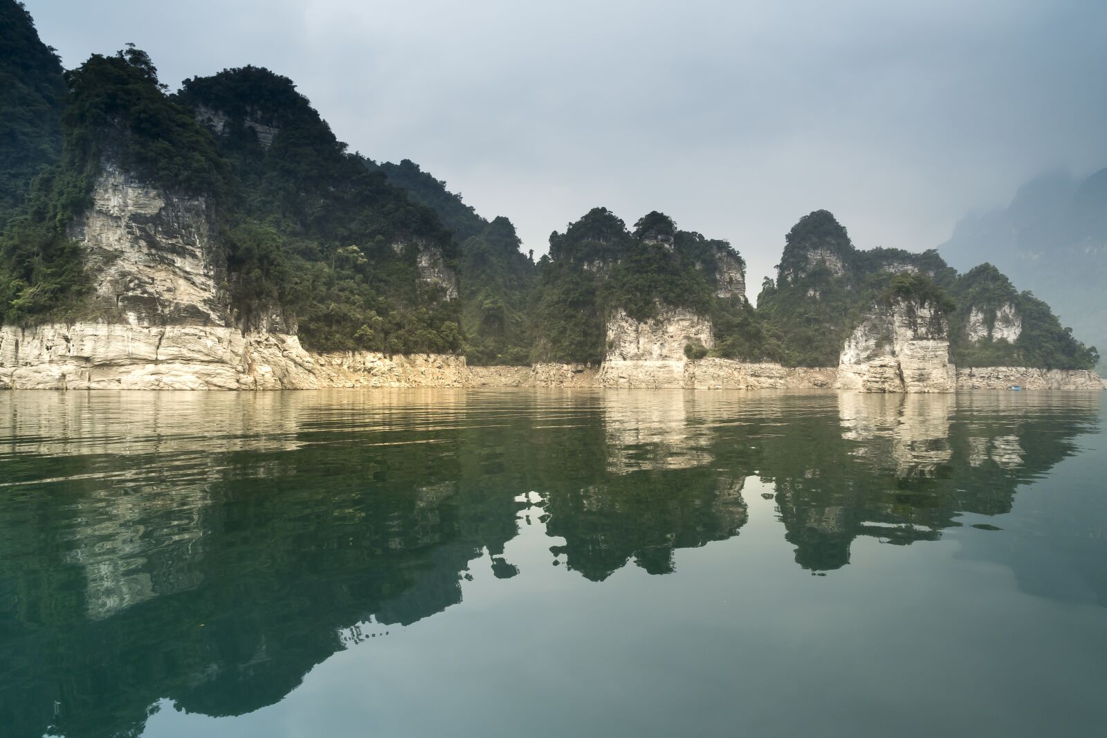 Sony a6500 + Sony Vario-Tessar T* E 16-70mm F4 ZA OSS sample photo. Outdoor, mountain, green photography