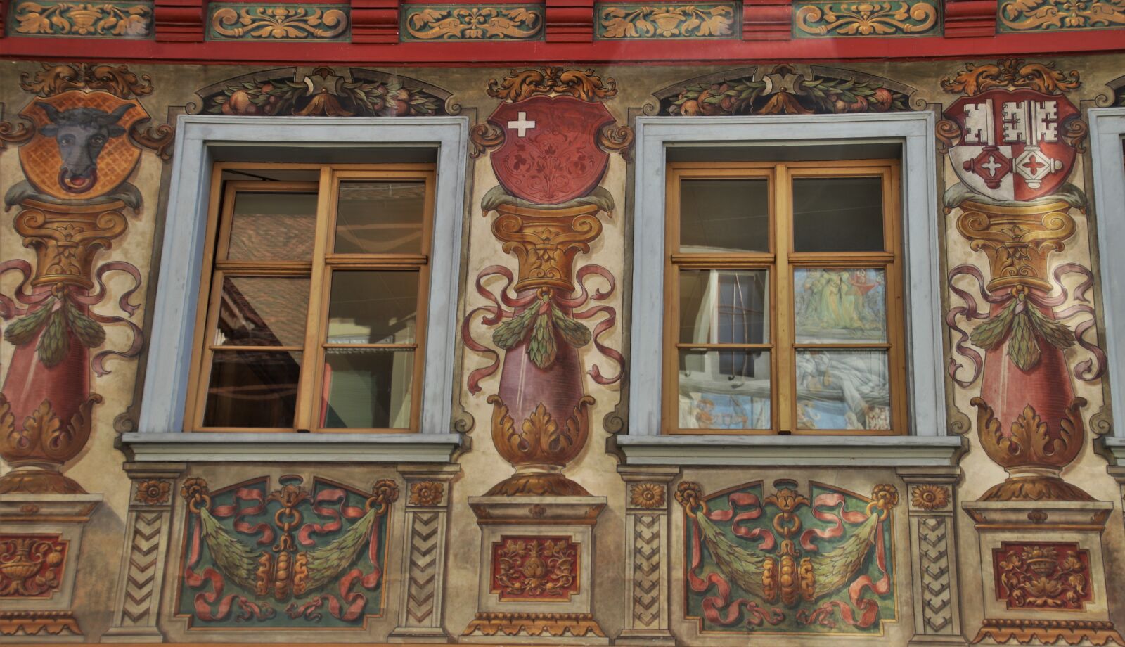 Canon EOS 80D sample photo. Old windows, the walls photography