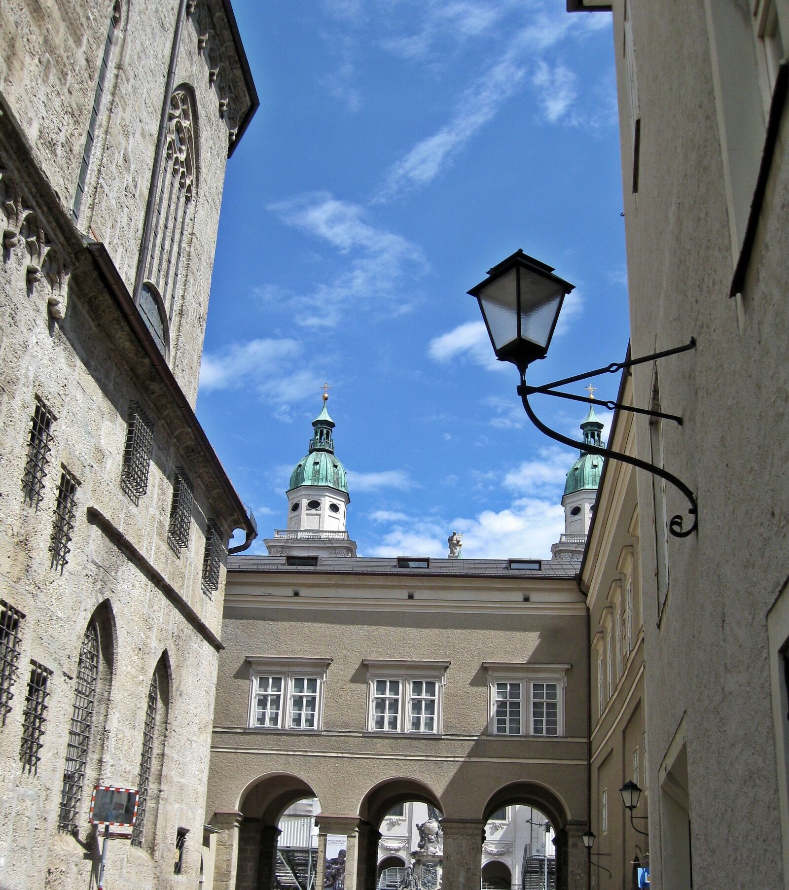 Canon PowerShot A590 IS sample photo. Salzburg, parallel, arch photography
