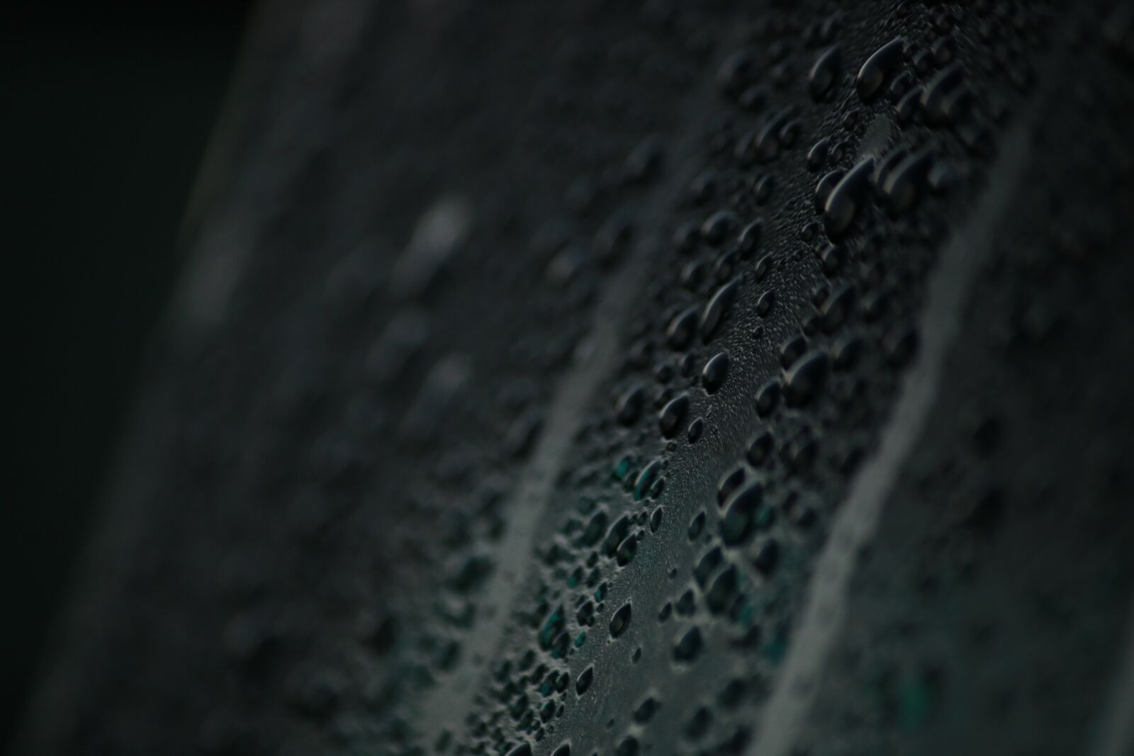 Canon EF-S 55-250mm F4-5.6 IS sample photo. Droplets, drops, window photography