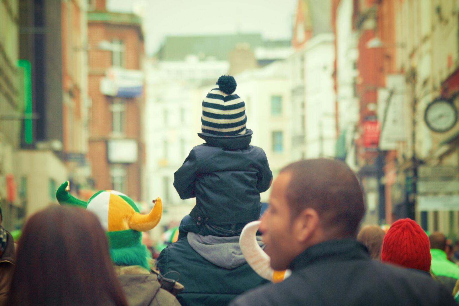 Canon EF 70-300mm F4-5.6 IS USM sample photo. Child, crowd, demonstration, family photography