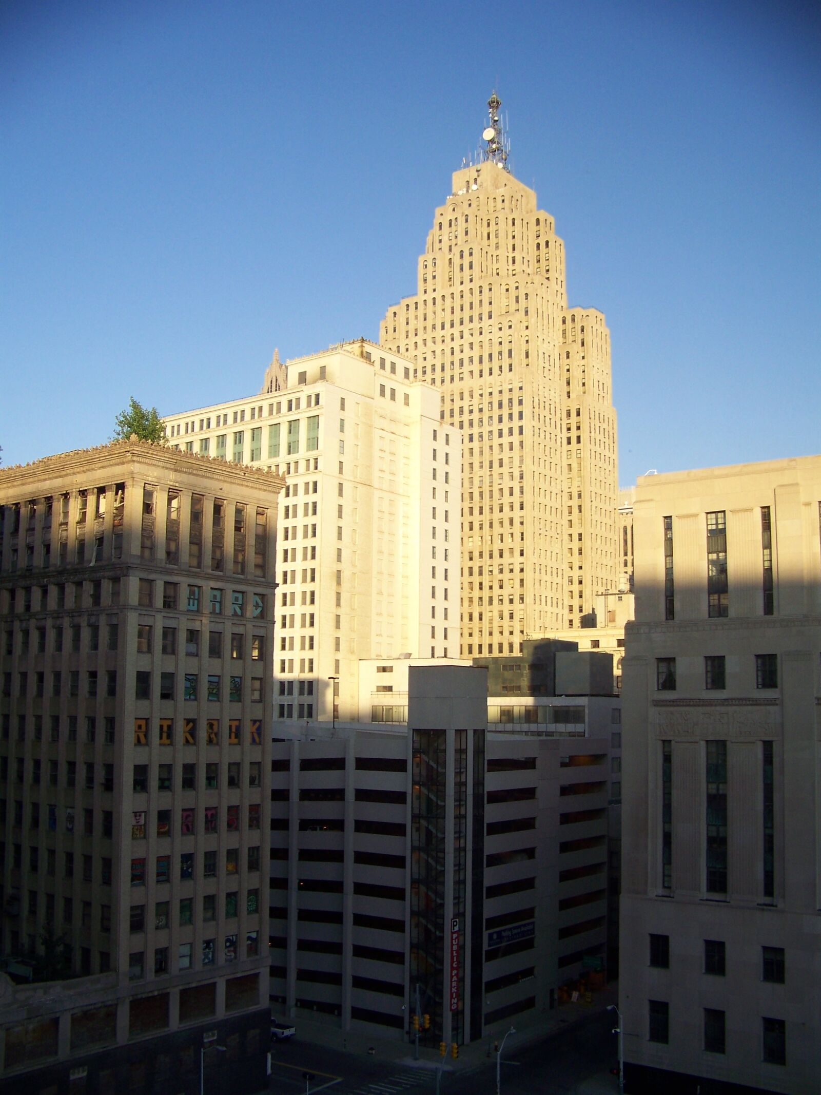 Kodak Z712 IS ZOOM DIGITAL CAMERA sample photo. Chicago, skyscraper, sunrise photography
