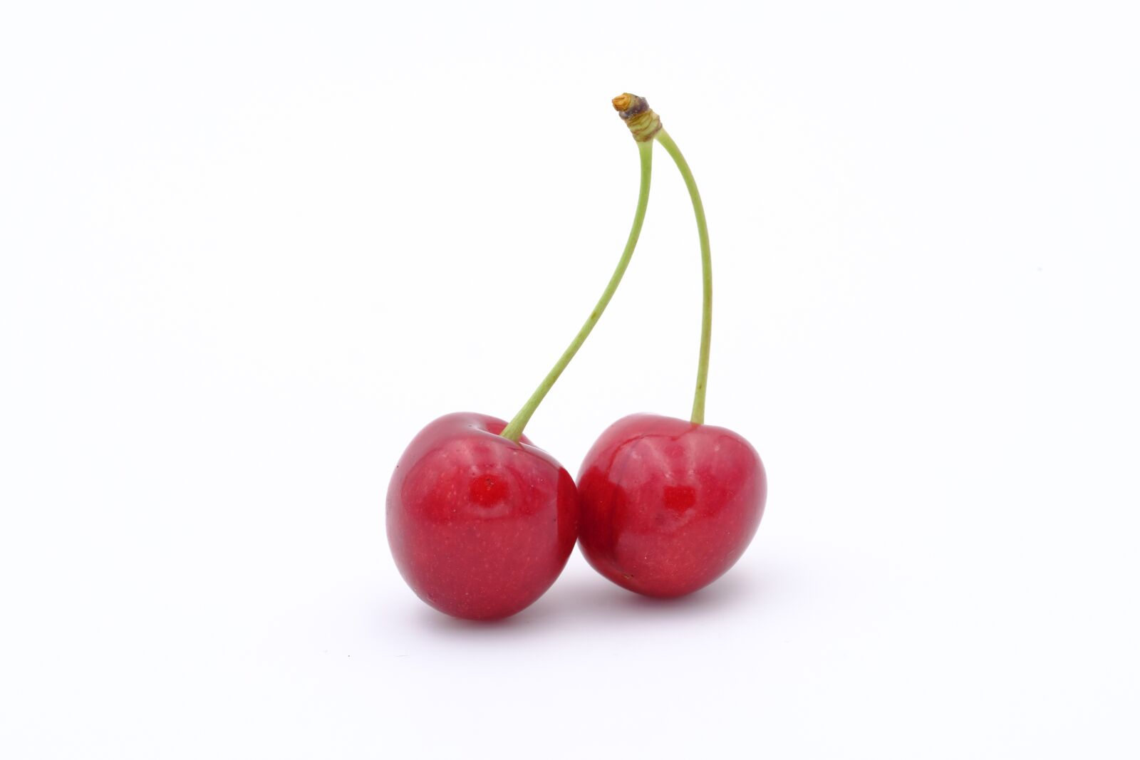 Fujifilm X-T2 + Fujifilm XF 80mm F2.8 R LM OIS WR Macro sample photo. Cherry, sweet cherry, bird photography