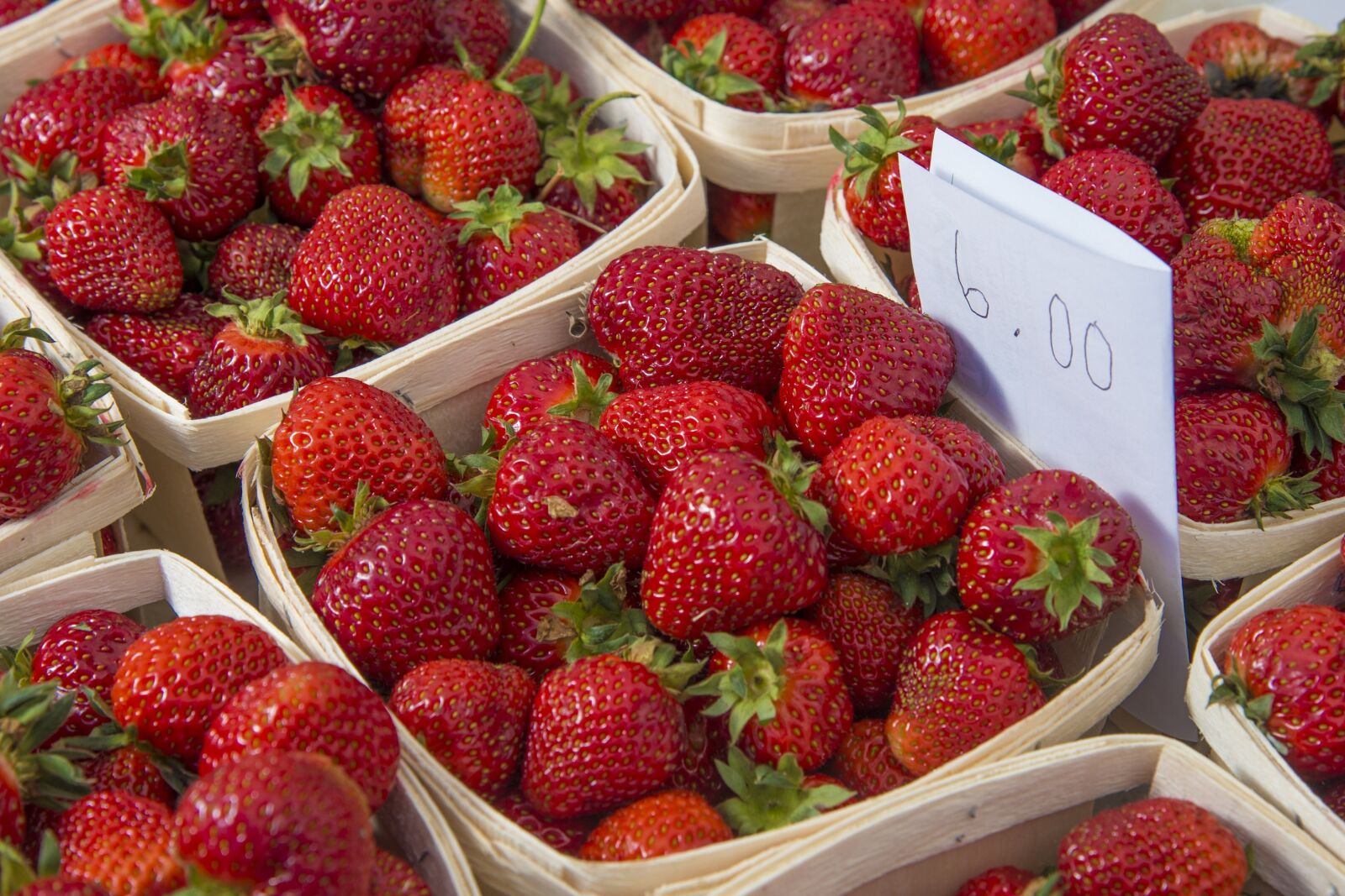 Nikon D4 sample photo. Strawberries, fresh, fruit photography
