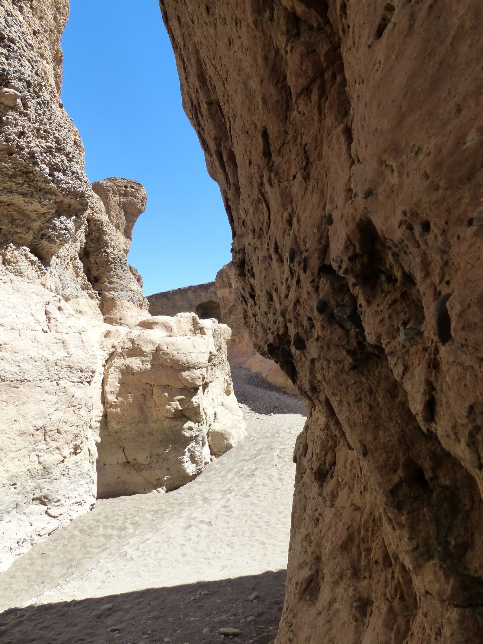 Panasonic Lumix DMC-FZ200 sample photo. Sesriem, gorge, dry river photography
