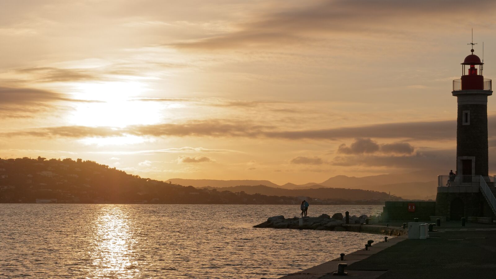 Panasonic Lumix DMC-GX85 (Lumix DMC-GX80 / Lumix DMC-GX7 Mark II) sample photo. Sunset, body of water photography