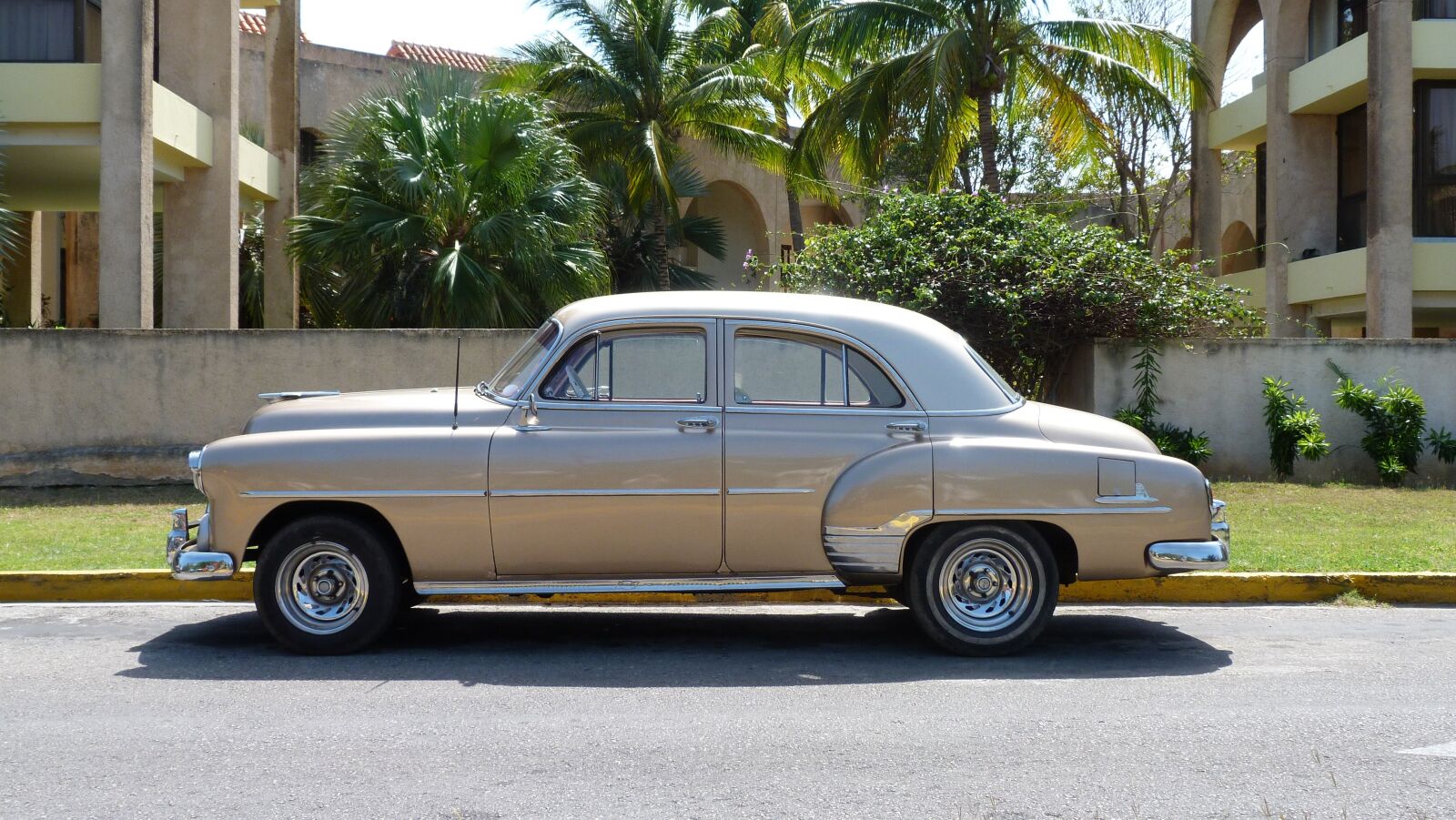 Panasonic Lumix DMC-FZ40 (Lumix DMC-FZ45) sample photo. Cuba, oldtimer, automotive photography