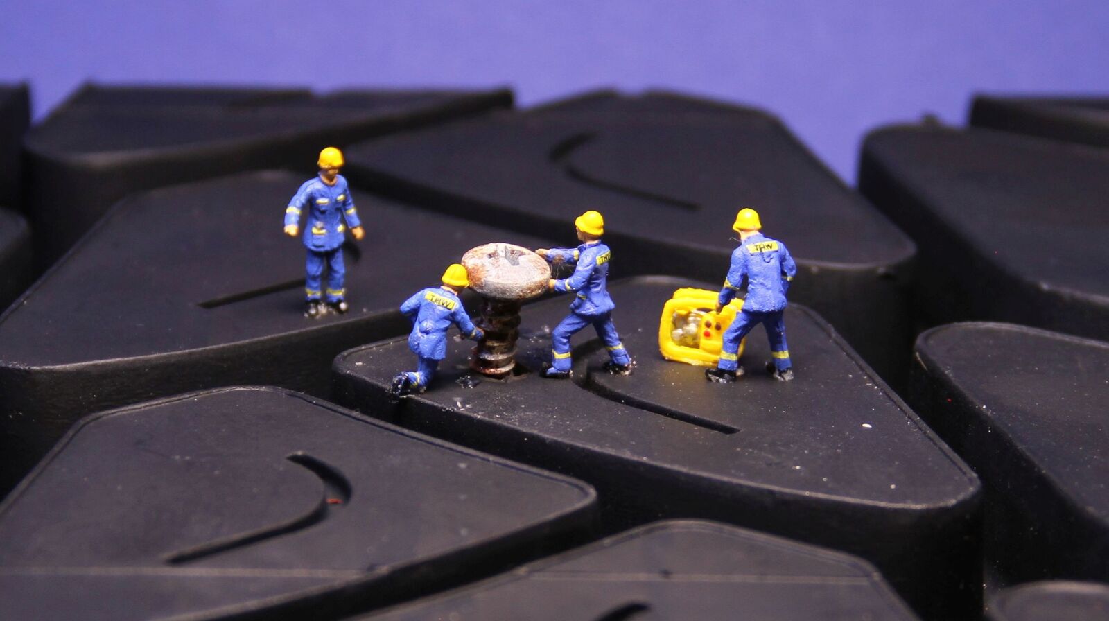 Canon EOS 7D sample photo. Mature, repair, miniature figures photography