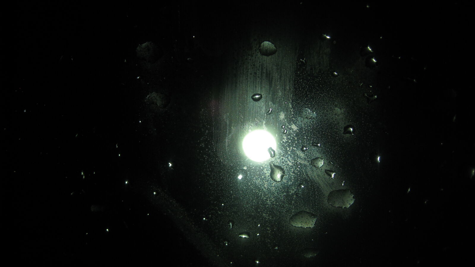 Canon IXY DIGITAL 2000 IS sample photo. Glass, isolation, moon, night photography