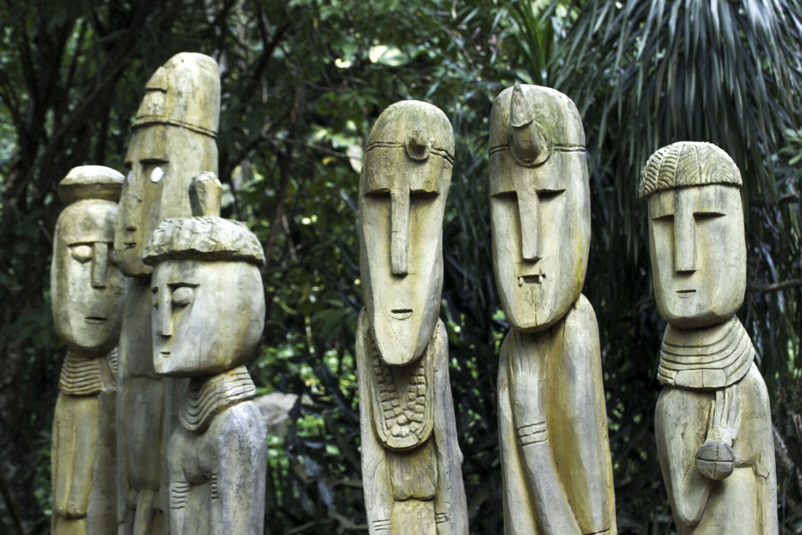 Canon EOS 550D (EOS Rebel T2i / EOS Kiss X4) sample photo. Mystery, figures, masks photography