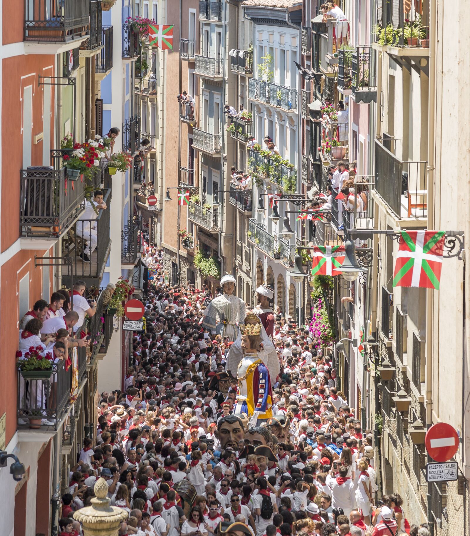 Canon EF 24-105mm F4L IS USM sample photo. Sanfermín, sanfermines, vivasanfermin photography