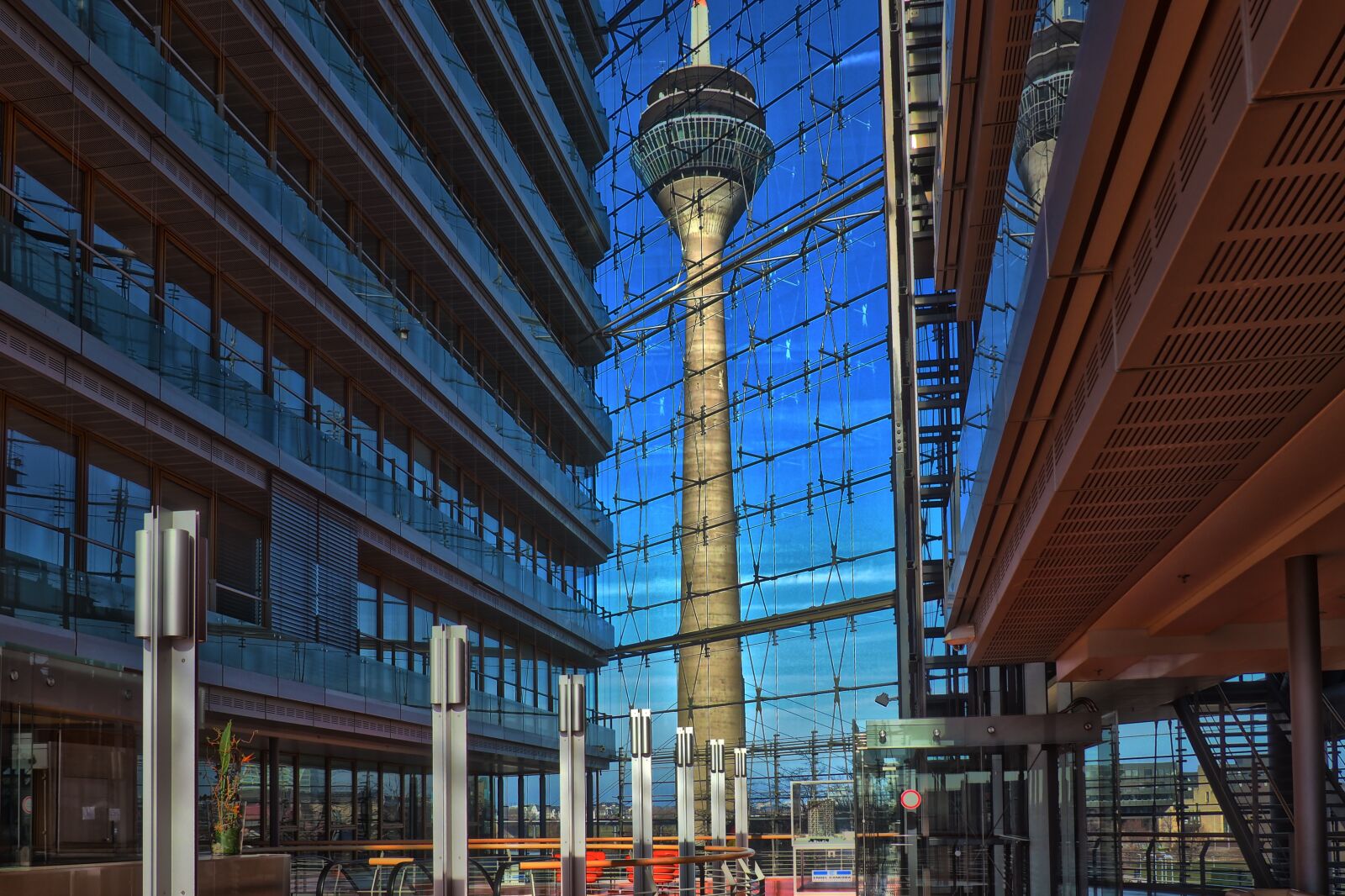 Olympus OM-D E-M10 sample photo. Architecture, building, modern photography
