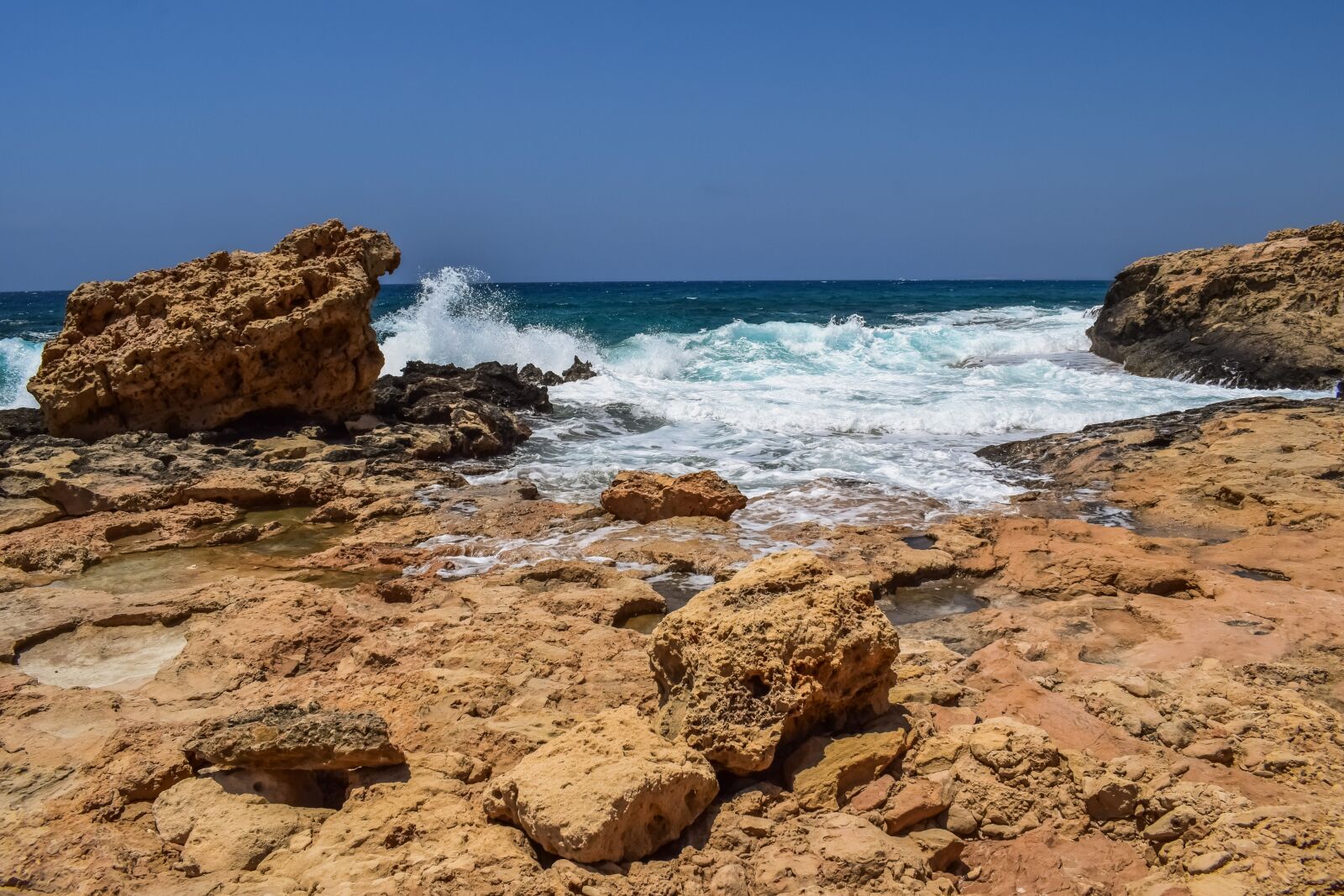 Nikon D3300 sample photo. Rocky coast, sea, waves photography