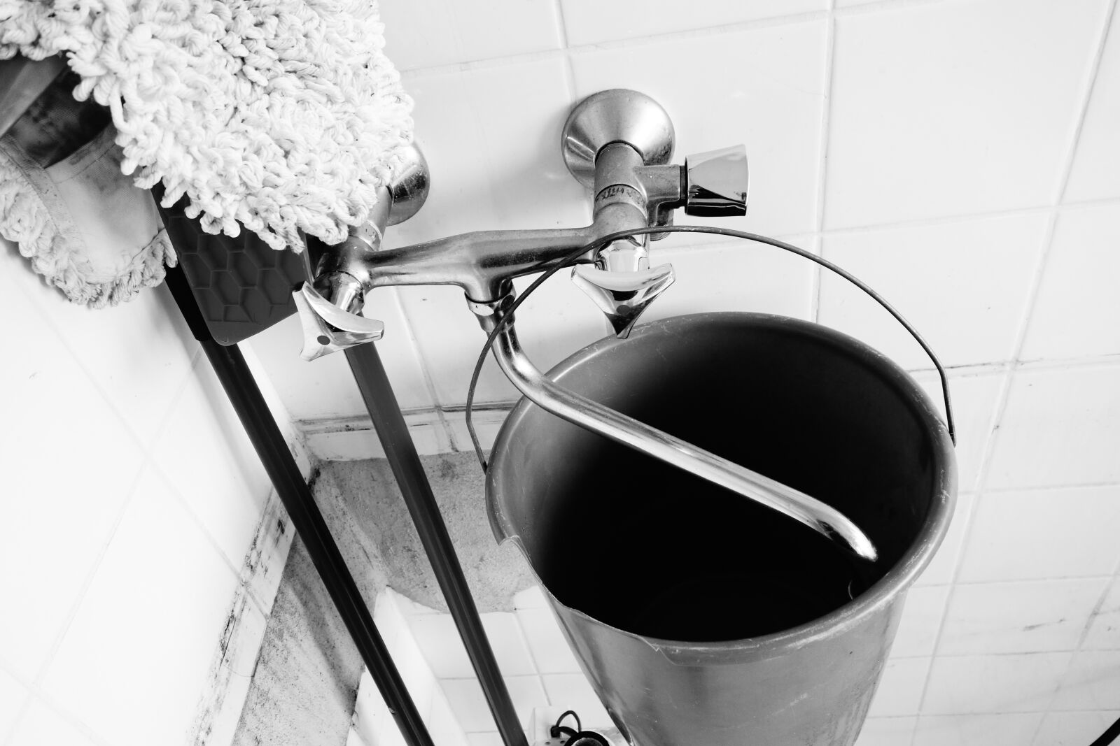 Sony Cyber-shot DSC-RX100 II sample photo. Clean, bucket, putz bucket photography