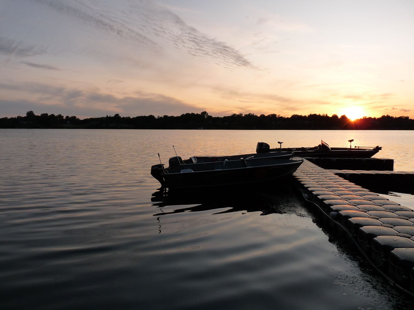 Panasonic Lumix DMC-FZ28 sample photo. Sunset, waterfront, jetty photography