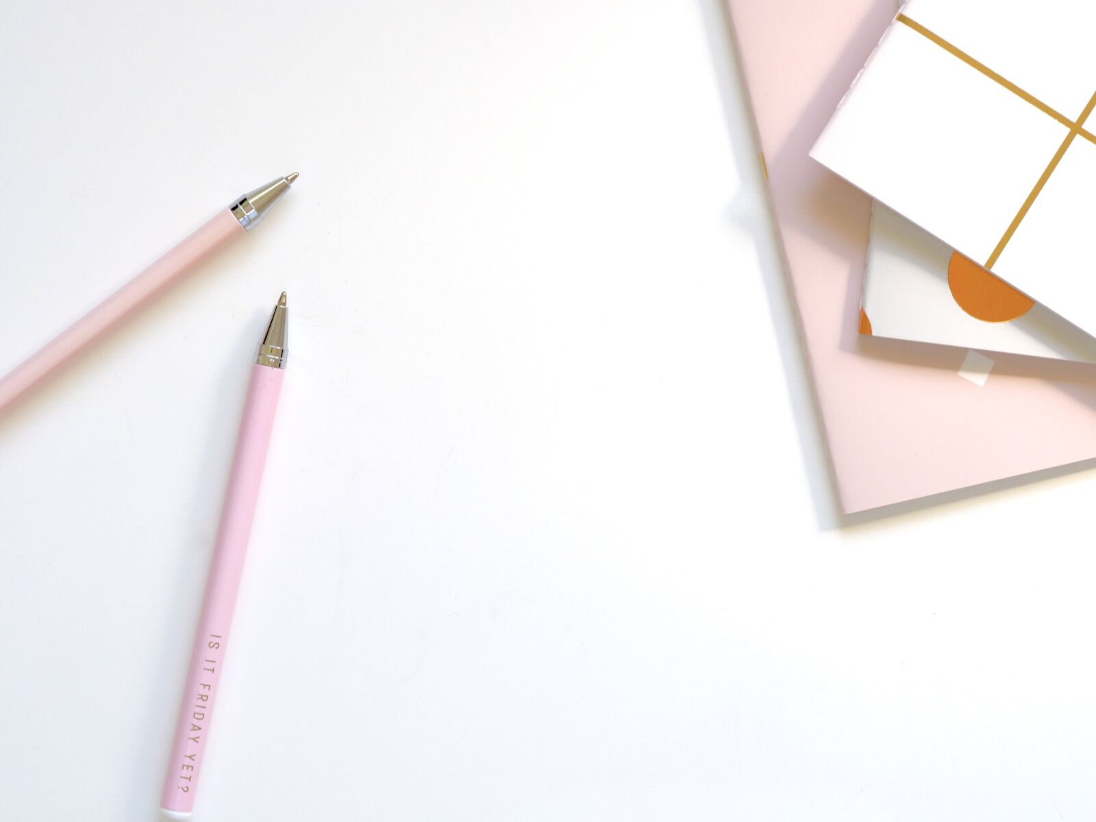 Olympus OM-D E-M10 II sample photo. Whitespace, desktop, business photography