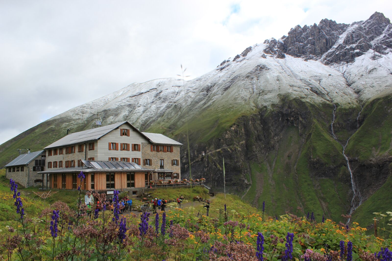 Canon EOS 550D (EOS Rebel T2i / EOS Kiss X4) sample photo. Alpine club hut, alpine photography