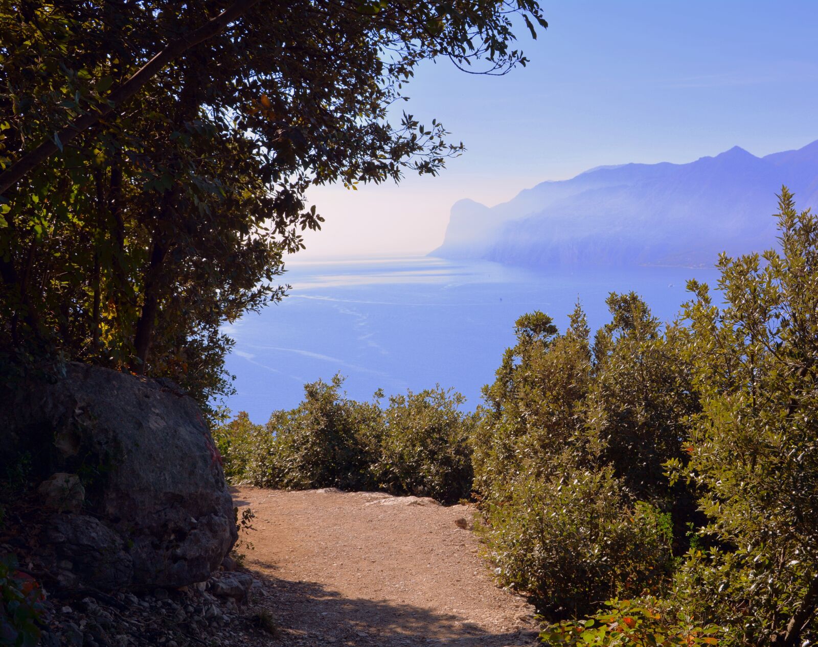 Nikon D7100 sample photo. Trail, landscape, lake photography