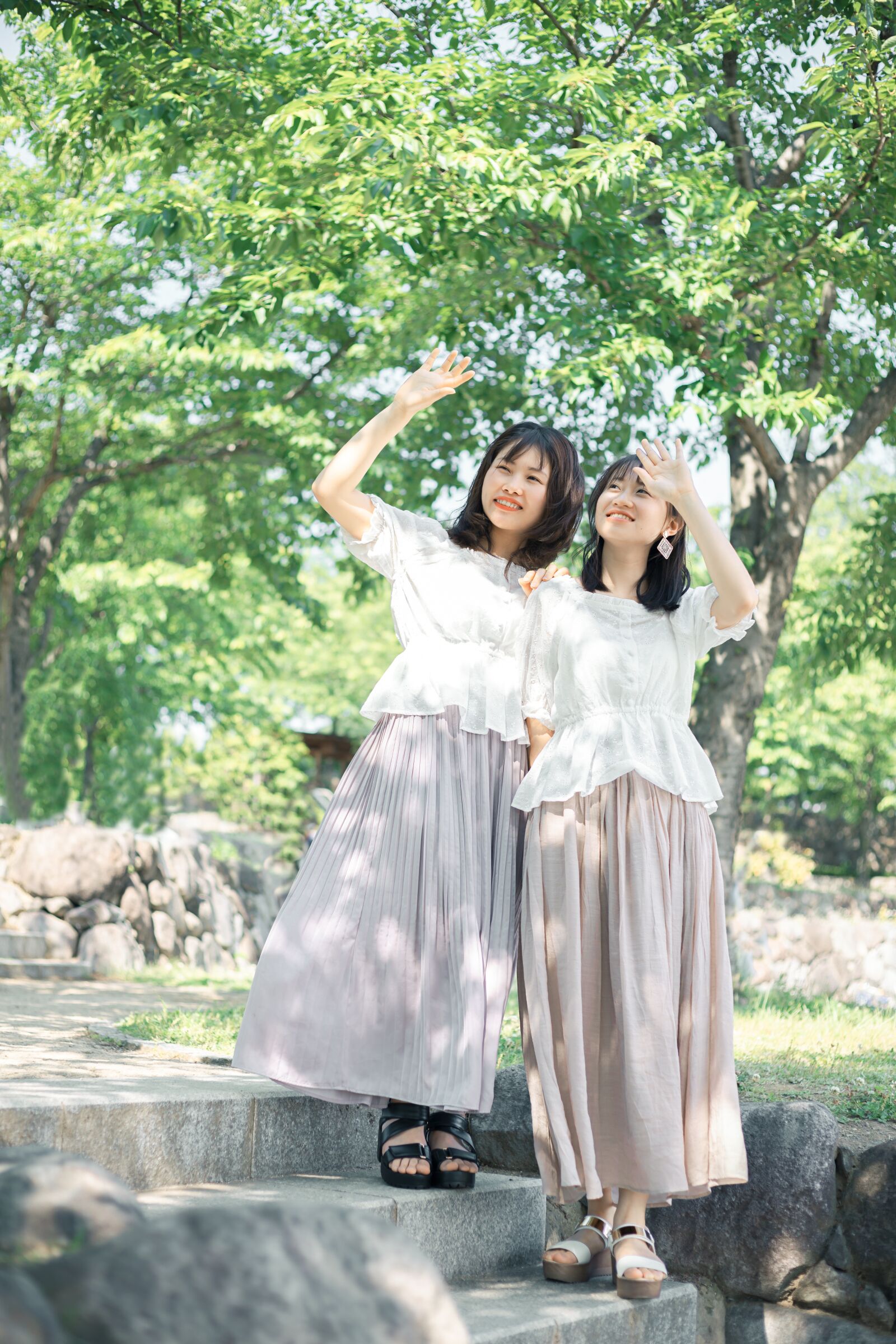 Canon EOS 6D Mark II sample photo. Women, young, friends photography