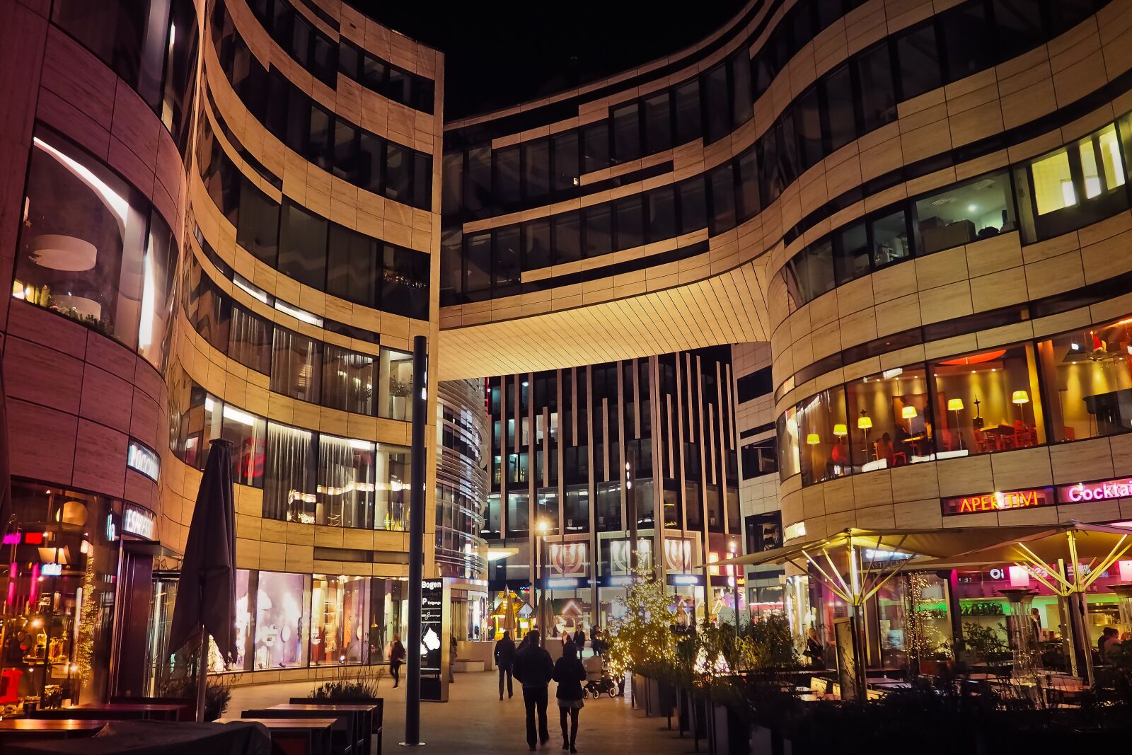 Olympus OM-D E-M10 sample photo. Architecture, night, city photography