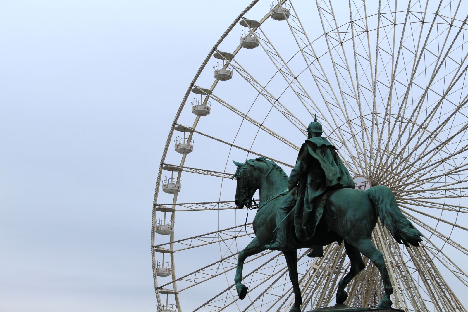 Canon EOS 700D (EOS Rebel T5i / EOS Kiss X7i) sample photo. Eat, ferris wheel, ruhr photography