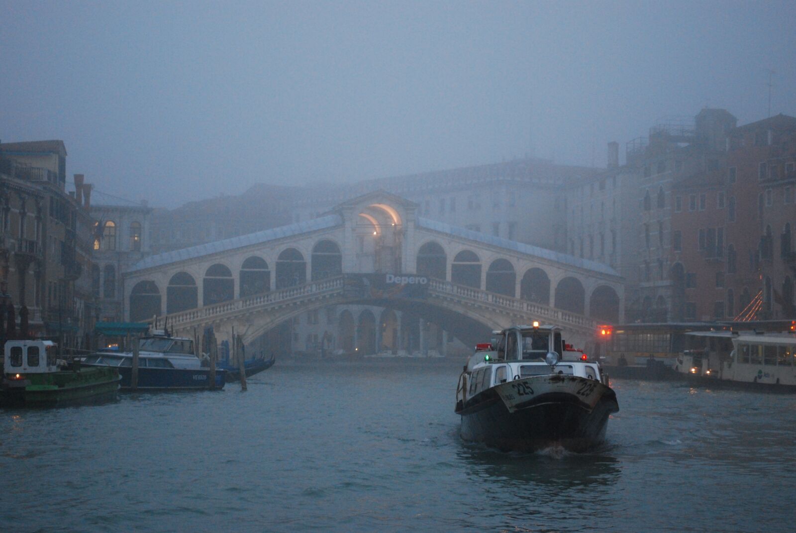 Nikon D60 sample photo. Venice, fog, channel photography