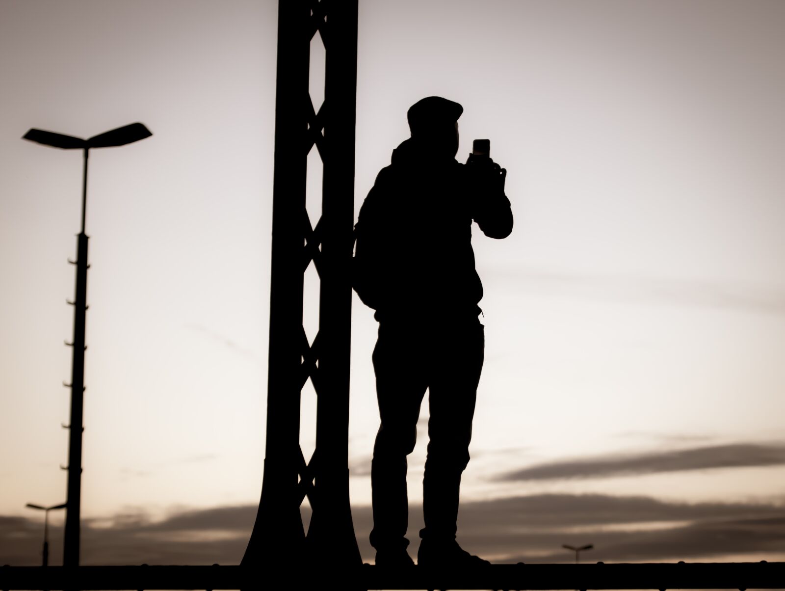 Canon EOS 200D (EOS Rebel SL2 / EOS Kiss X9) sample photo. Man, view, silhouette photography