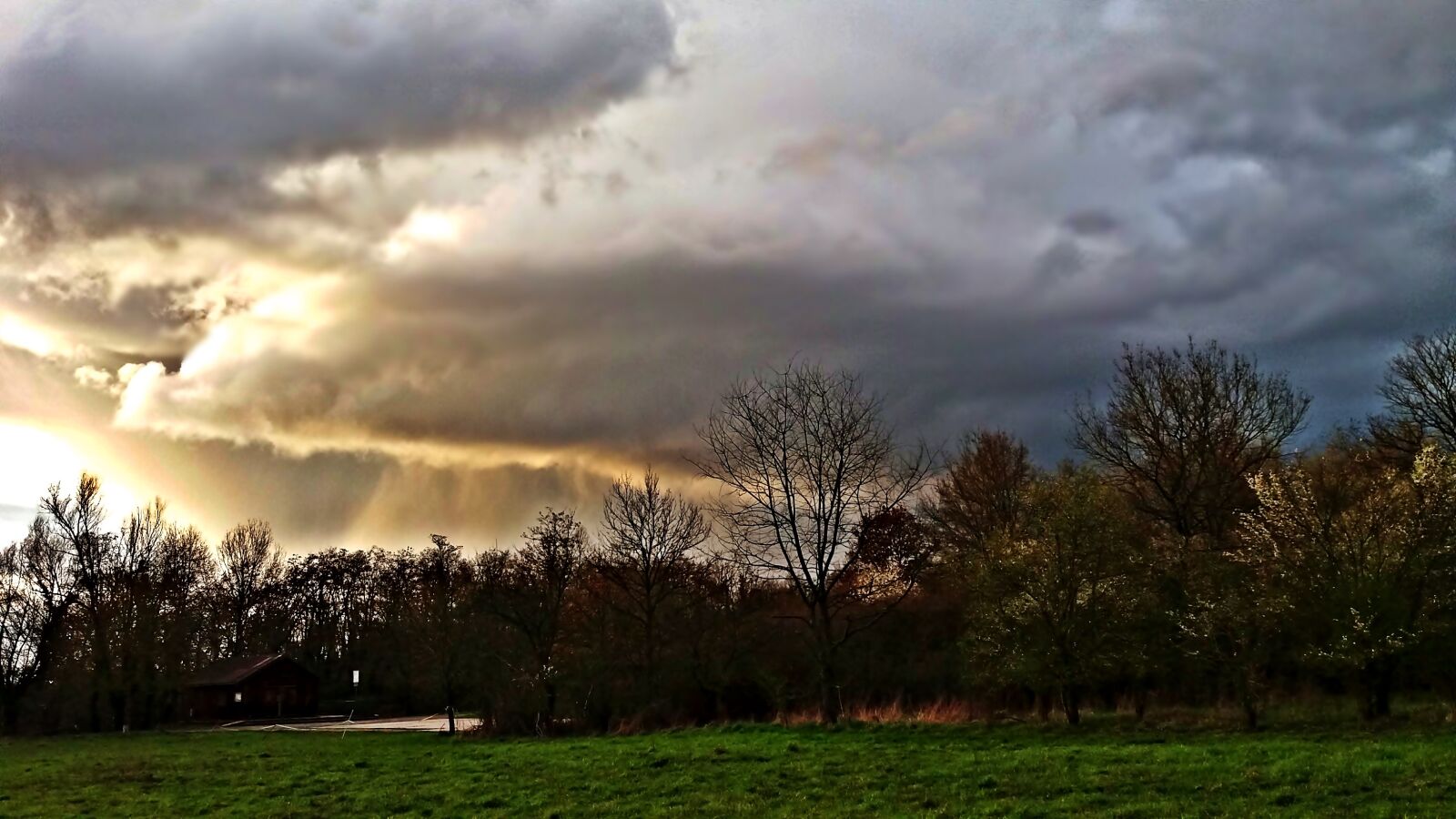 Samsung Galaxy J5 sample photo. Clouds, storm, rain photography