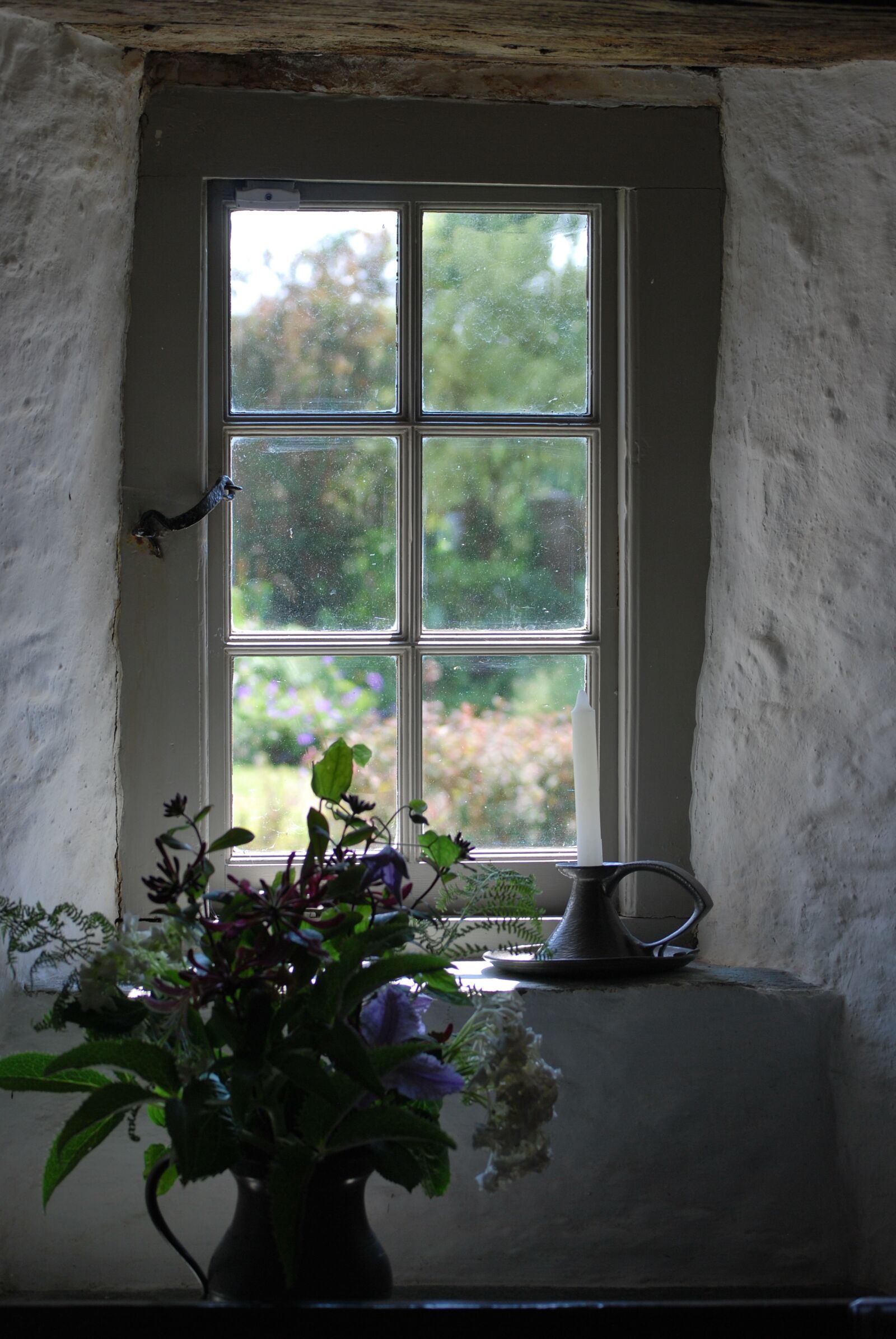 Nikon D60 sample photo. Window, old house, stone-built photography