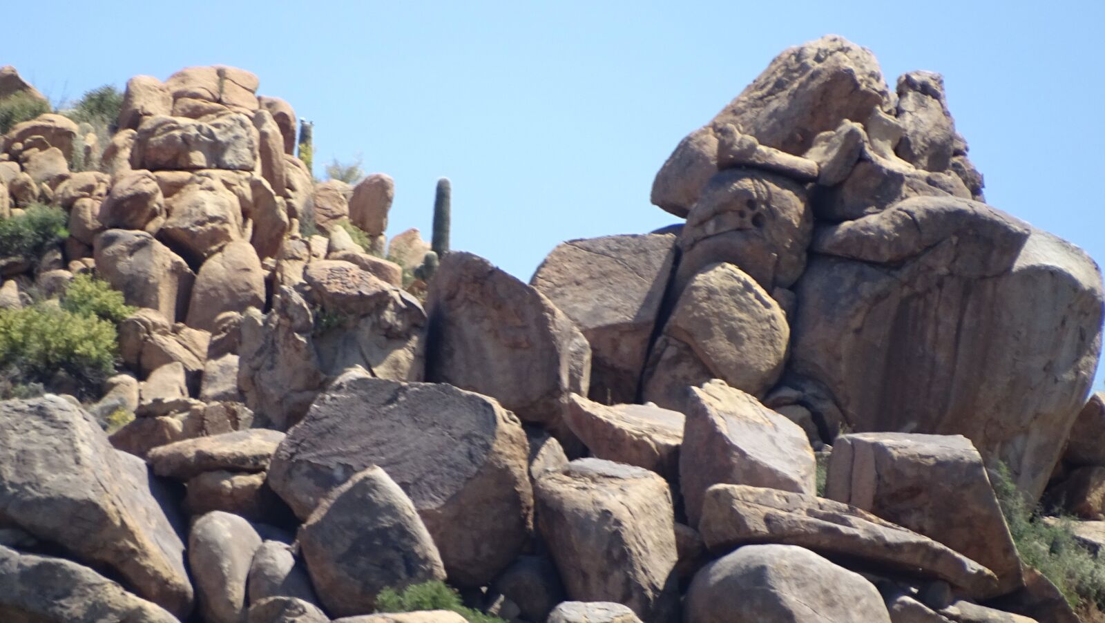 Sony Cyber-shot DSC-HX400V sample photo. Rocks, arizona, desert photography
