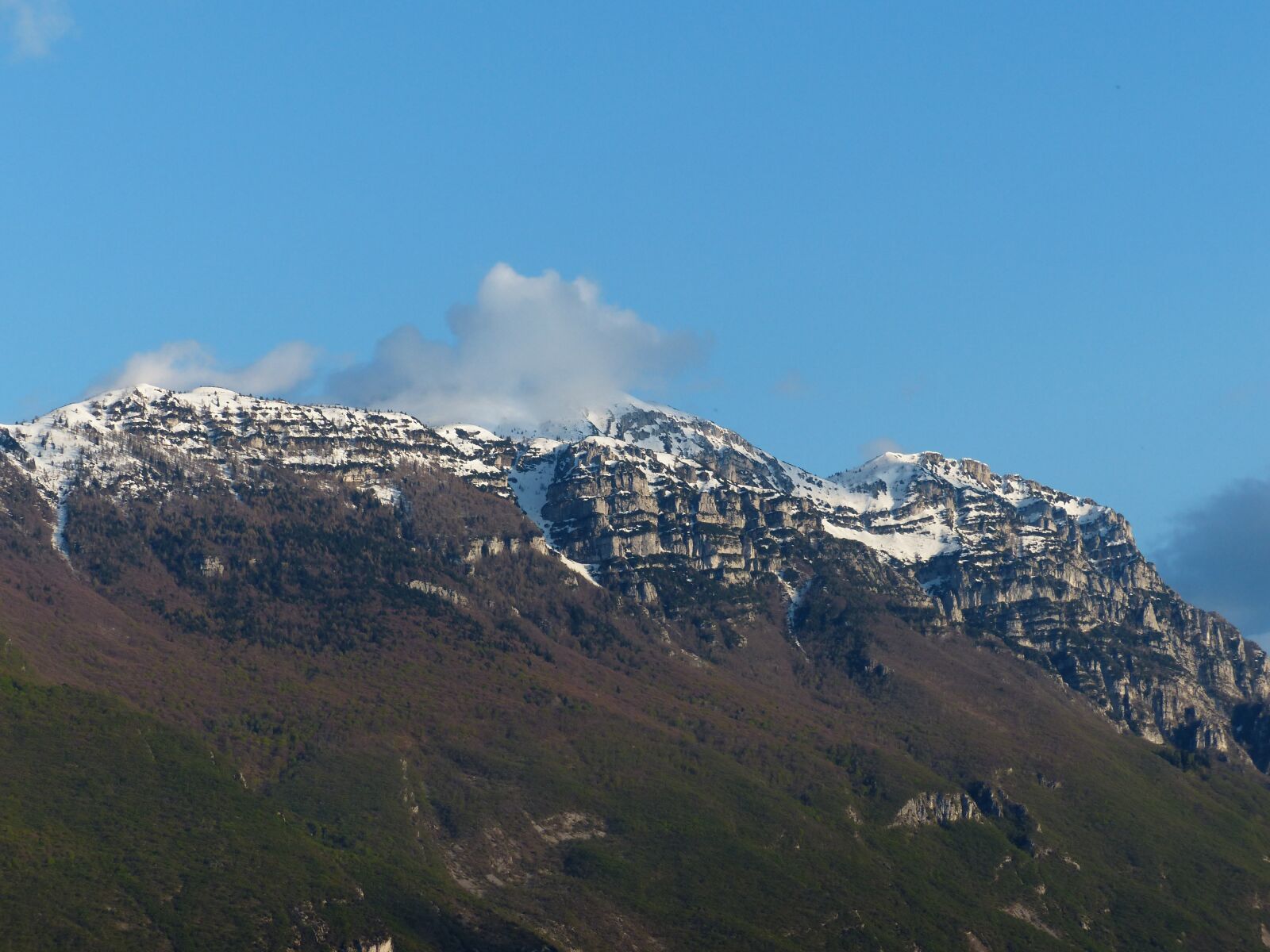 Panasonic Lumix DMC-FZ200 sample photo. Garda mountains, mountains, monte photography