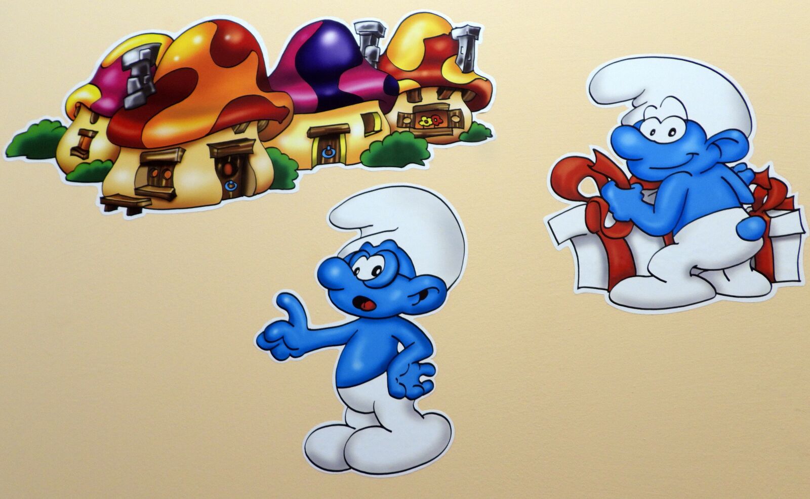 Nikon Coolpix P1000 sample photo. The smurfs, wall decal photography