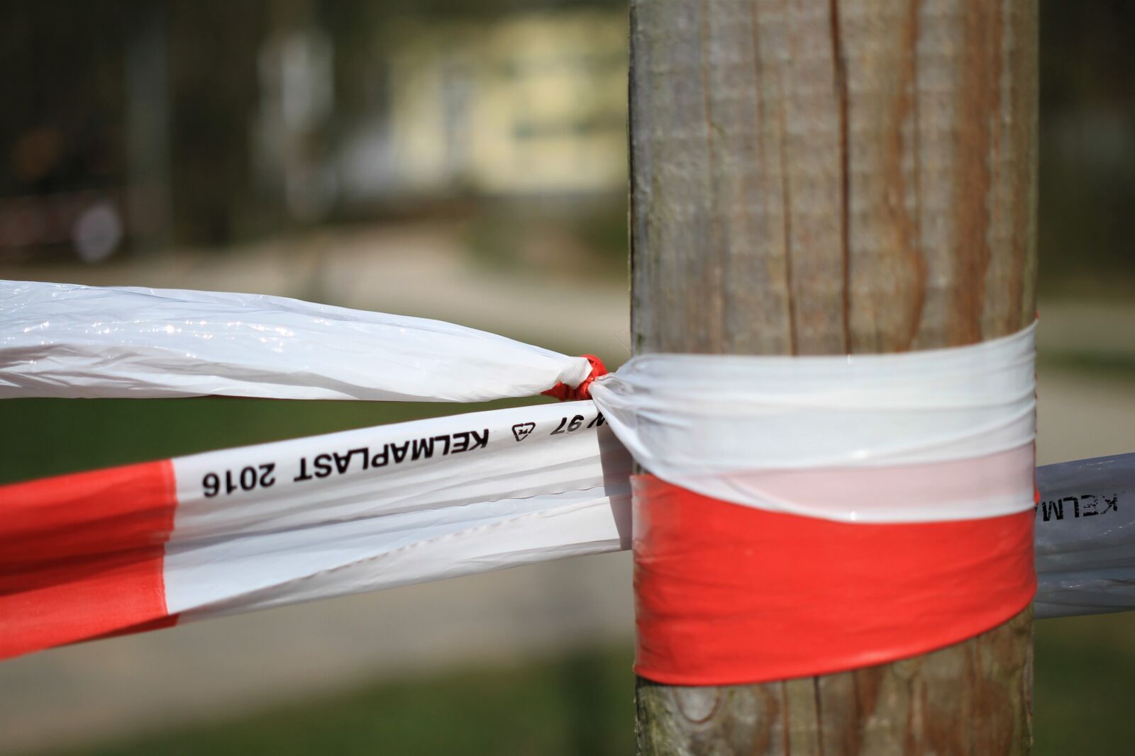 Canon EOS 7D sample photo. Barrier tape, knot, fluttering photography