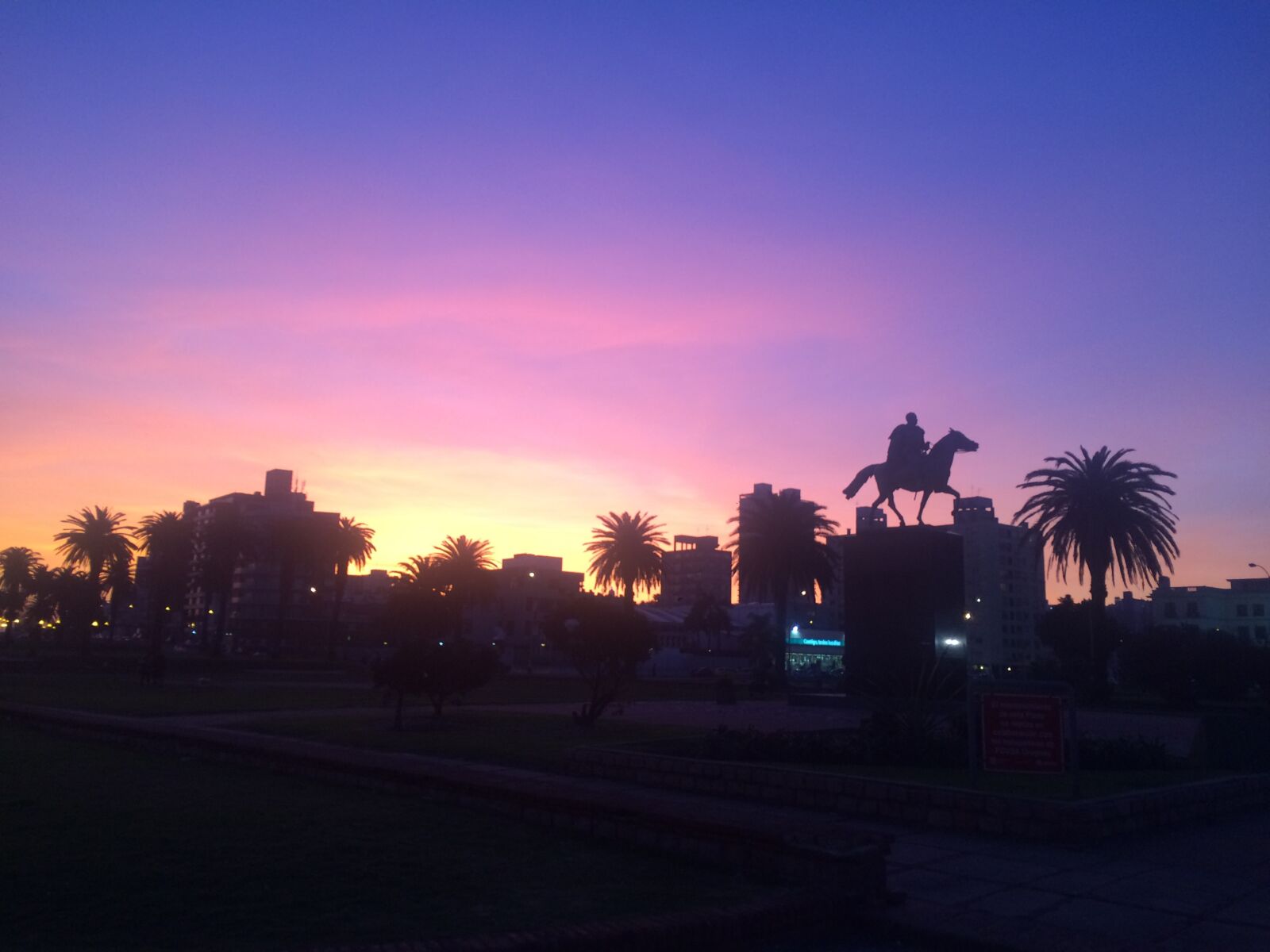 iPhone 5s back camera 4.15mm f/2.2 sample photo. Montevideo, sunset, purple photography