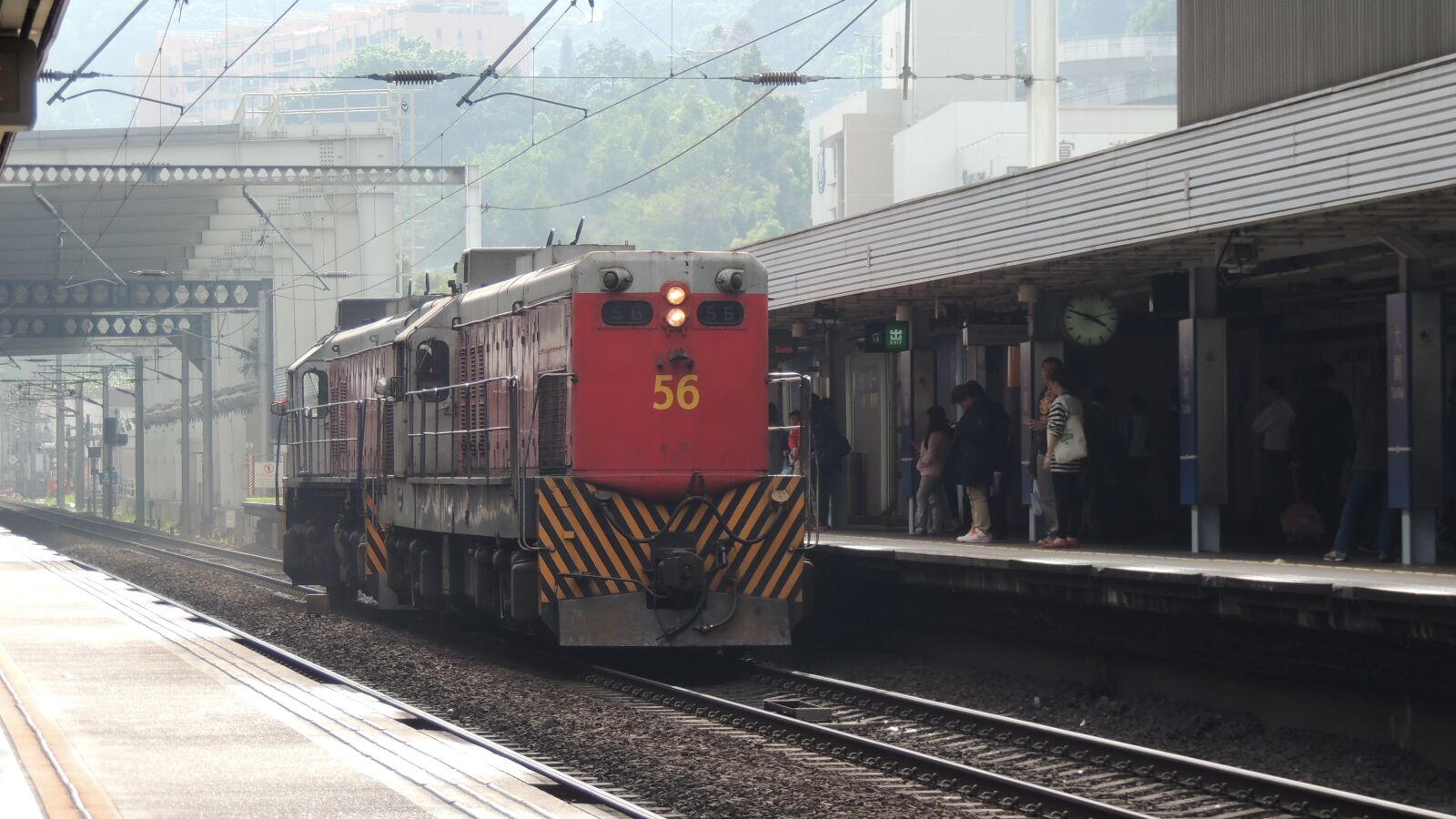 Nikon Coolpix P510 sample photo. Hongkong, train, city photography