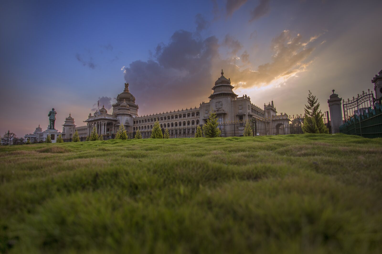 Canon EOS 6D + Canon EF 17-40mm F4L USM sample photo. Architecture, travel, outdoors photography
