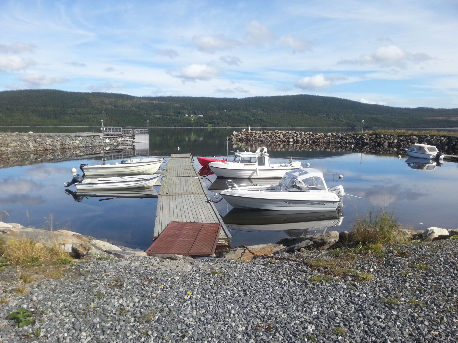 Samsung Galaxy S3 sample photo. The housemaid, boats, at photography