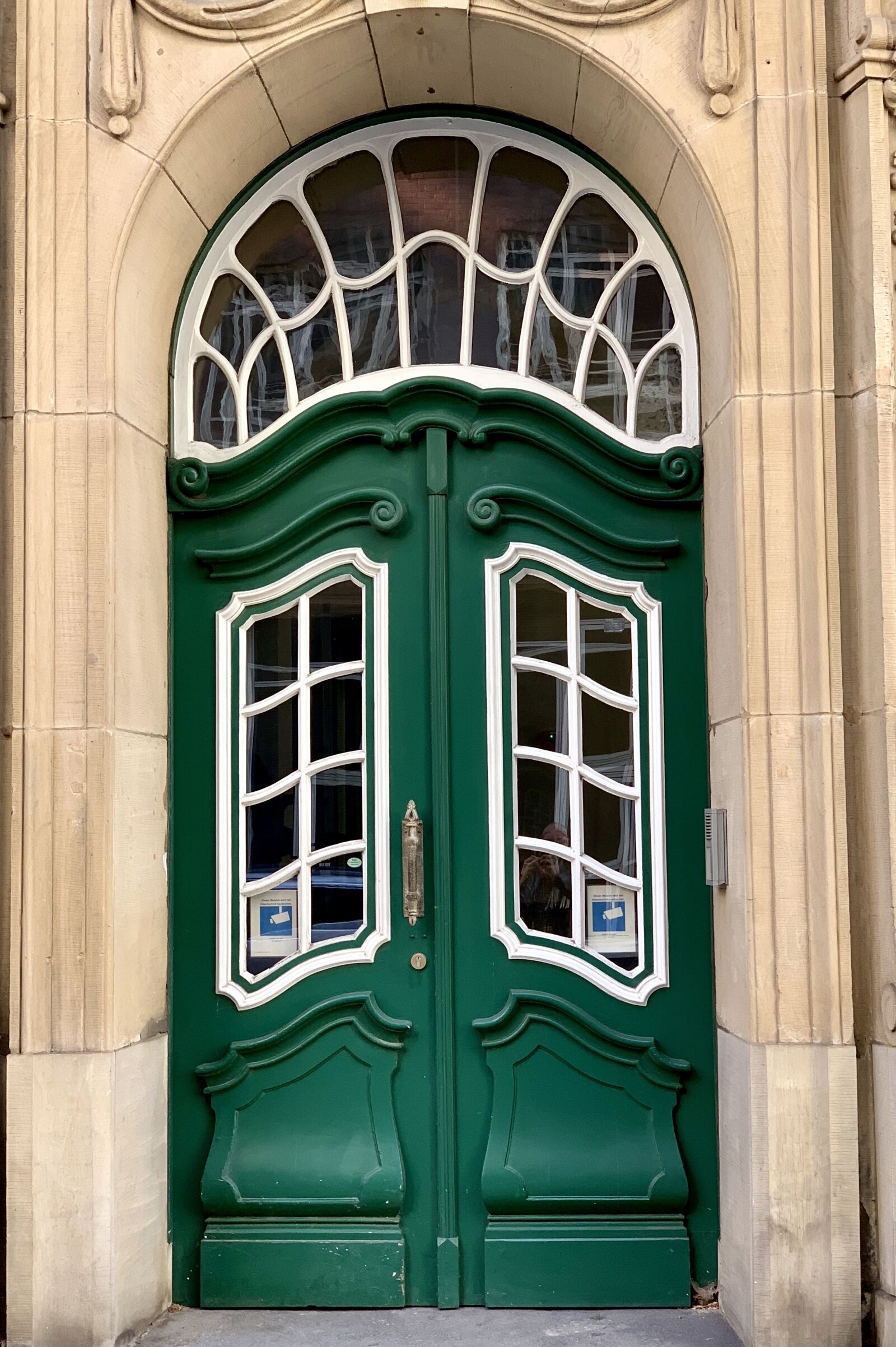 iPhone XS Max back dual camera 6mm f/2.4 sample photo. Door, house entrance, input photography
