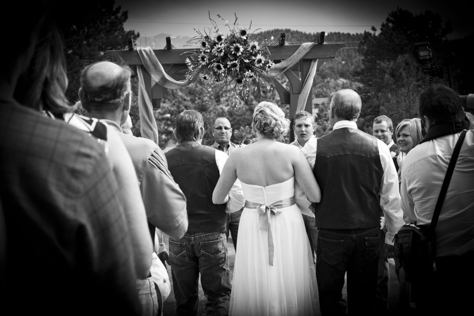 Canon EOS 6D + Canon EF 24-105mm F4L IS USM sample photo. Weddings, outdoors, wedding photography