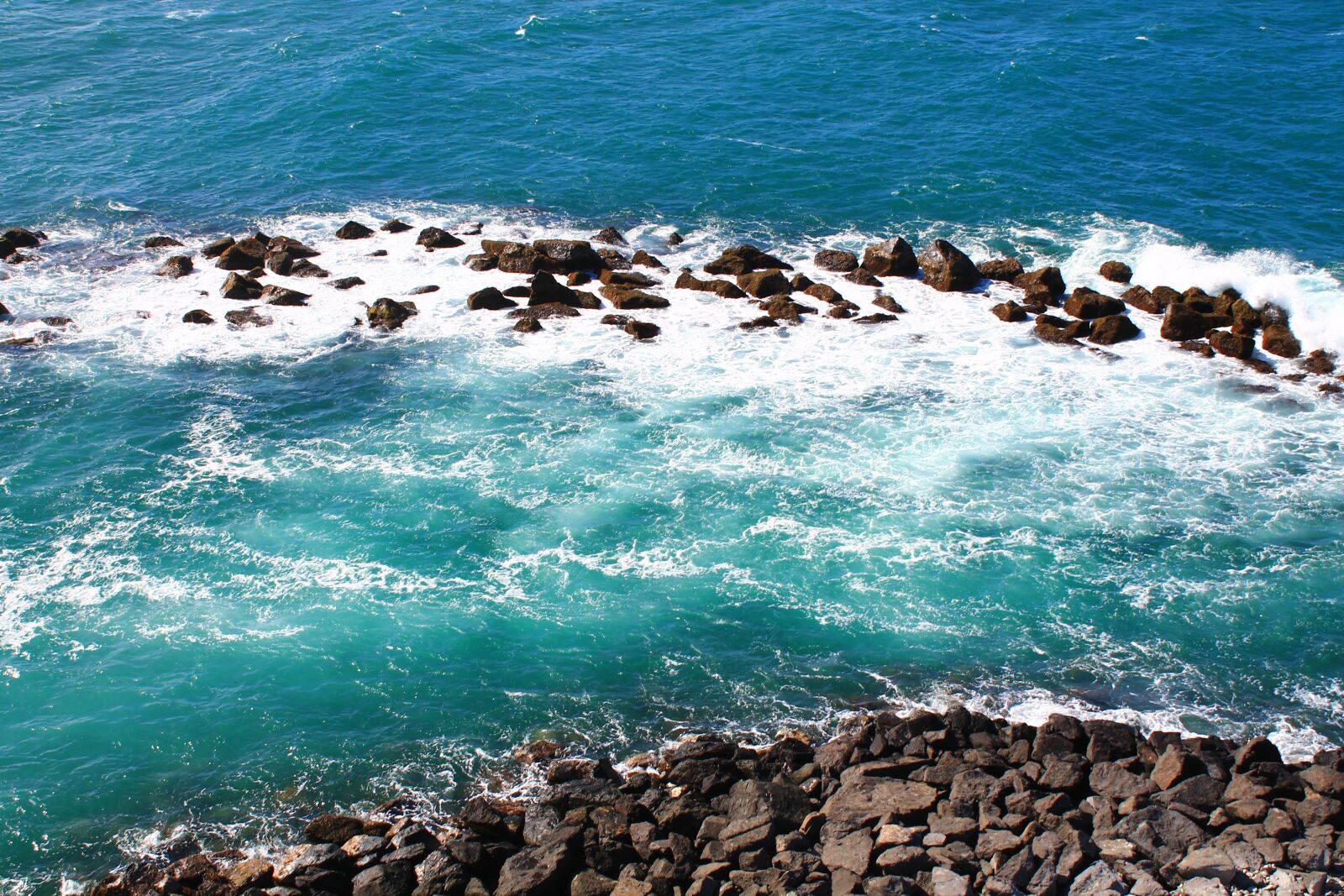 Canon EOS 1100D (EOS Rebel T3 / EOS Kiss X50) sample photo. Ocean, cliff, beach photography