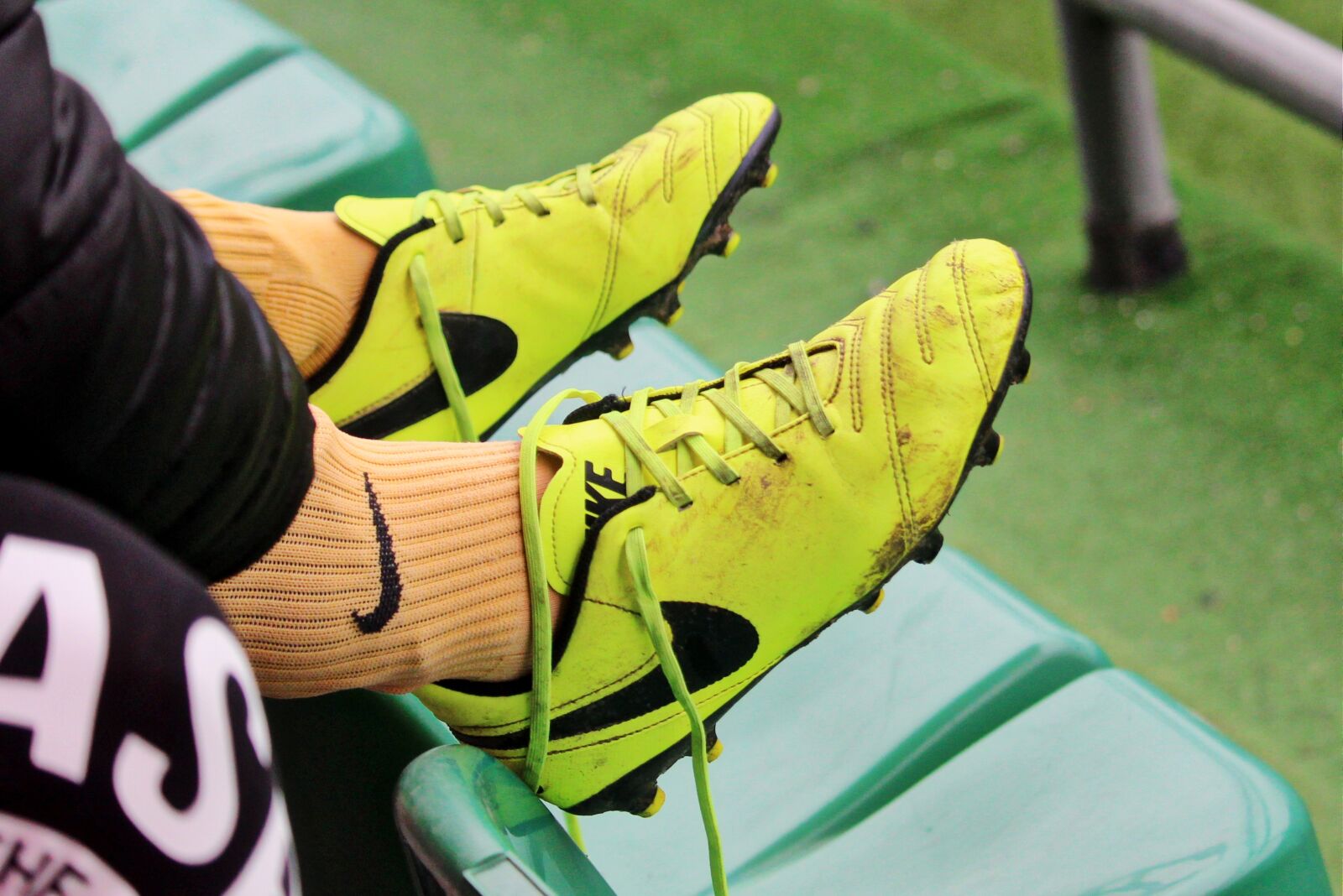 Canon EF-S 55-250mm F4-5.6 IS STM sample photo. Soccer shoes, nike, football photography