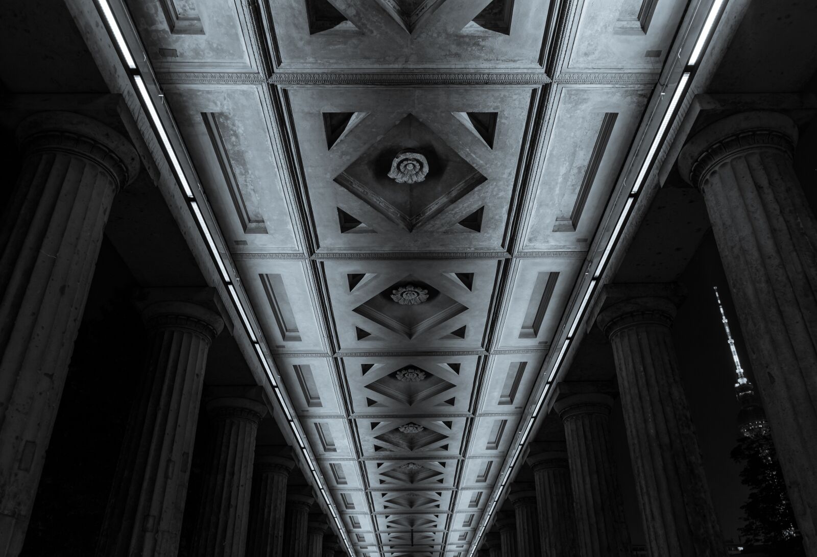 Sony a7 II + Sony FE 28-70mm F3.5-5.6 OSS sample photo. Black and white, arcade photography
