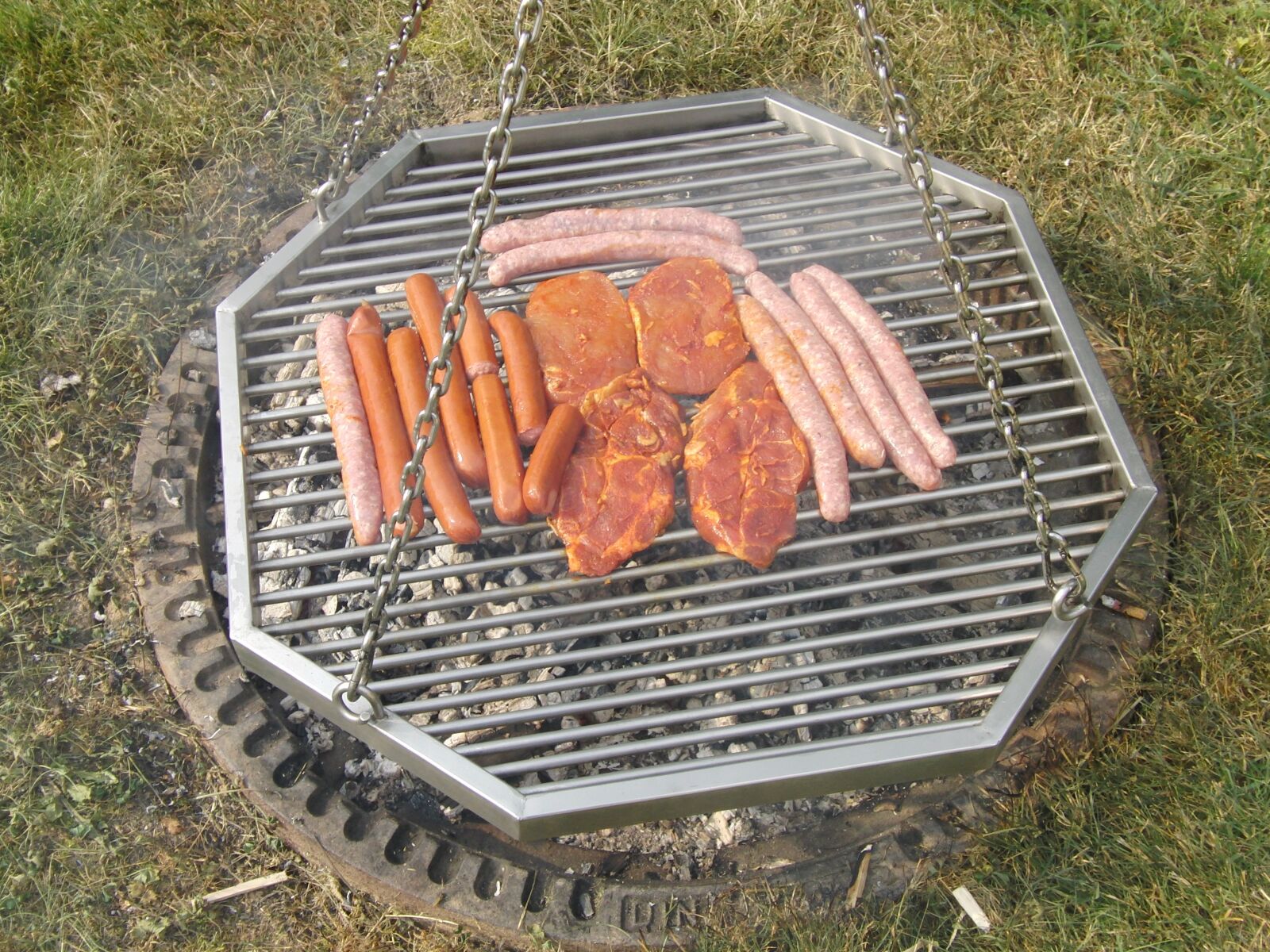 CASIO EX-FH20 sample photo. Barbecue, grilling, pivoting fry photography