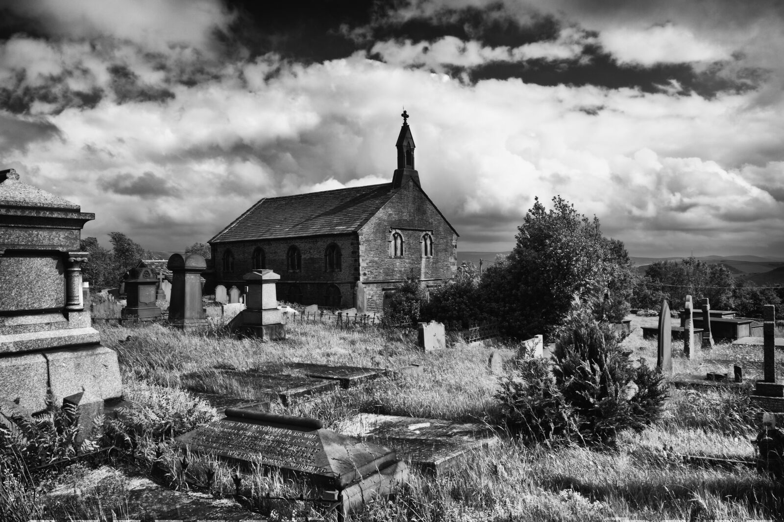 Canon EOS 500D (EOS Rebel T1i / EOS Kiss X3) sample photo. Church, blackandwhite, friarmere photography