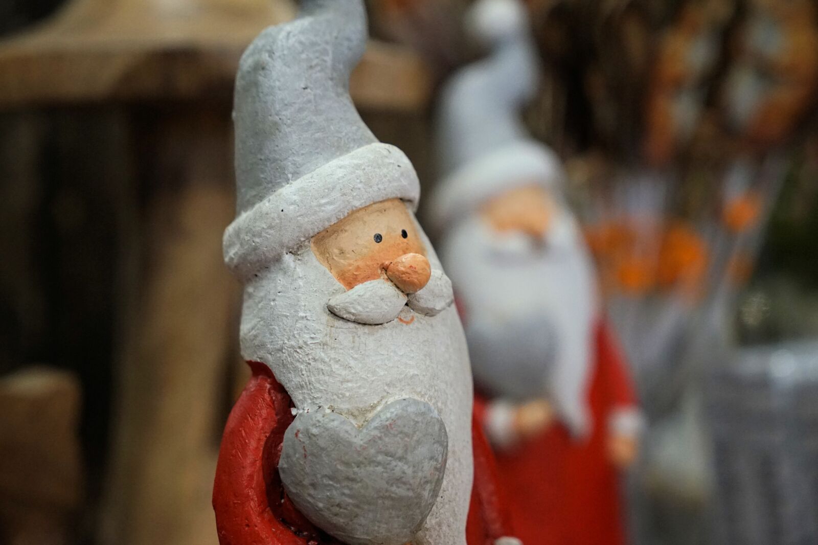 Sony a7 II + Sony Vario Tessar T* FE 24-70mm F4 ZA OSS sample photo. Santa claus, advent, christmas photography