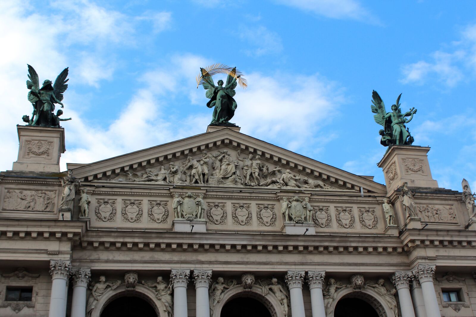 Canon EOS 600D (Rebel EOS T3i / EOS Kiss X5) sample photo. The lviv opera house photography