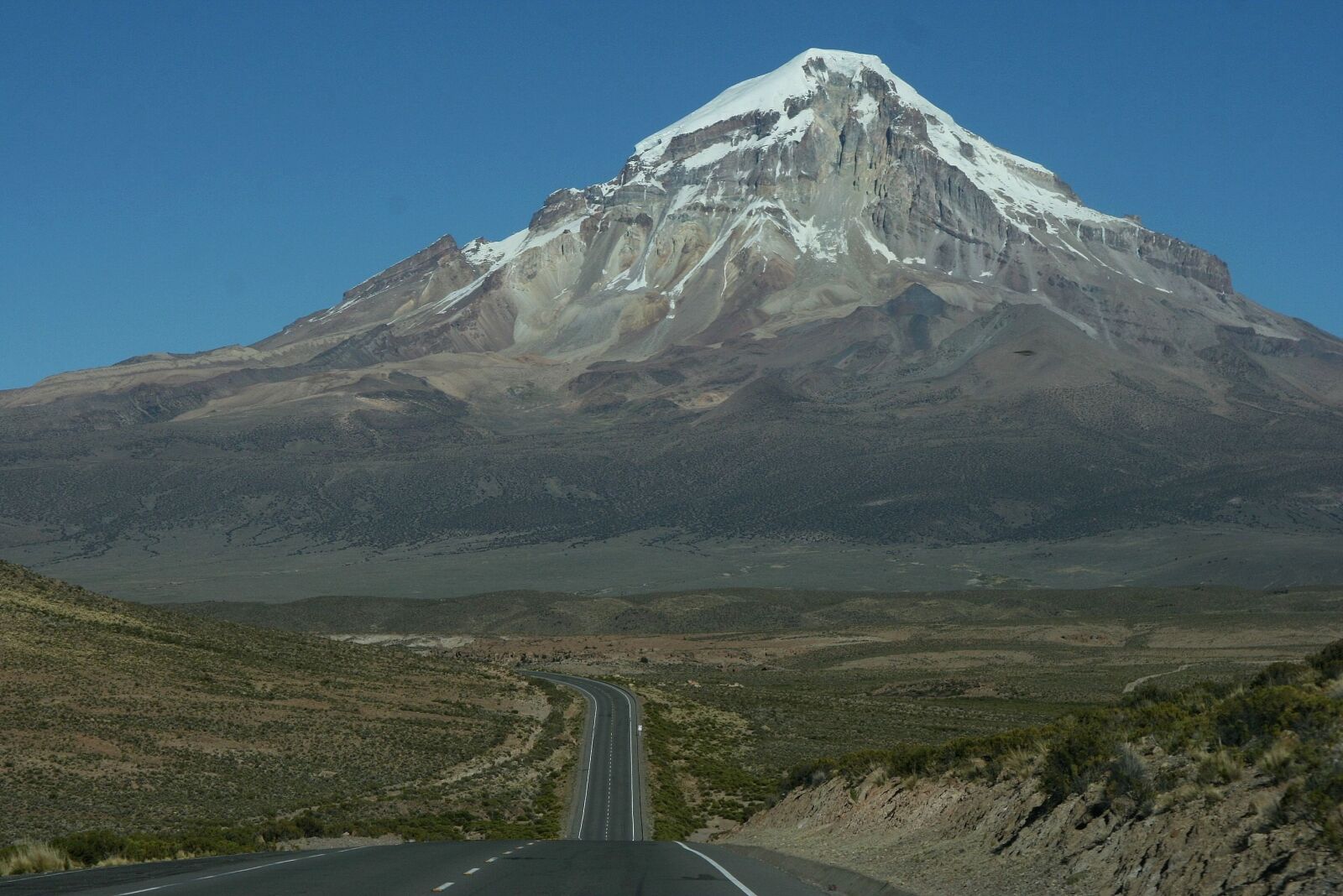 Canon EOS 400D (EOS Digital Rebel XTi / EOS Kiss Digital X) sample photo. Sajama, bolivia, volcano photography