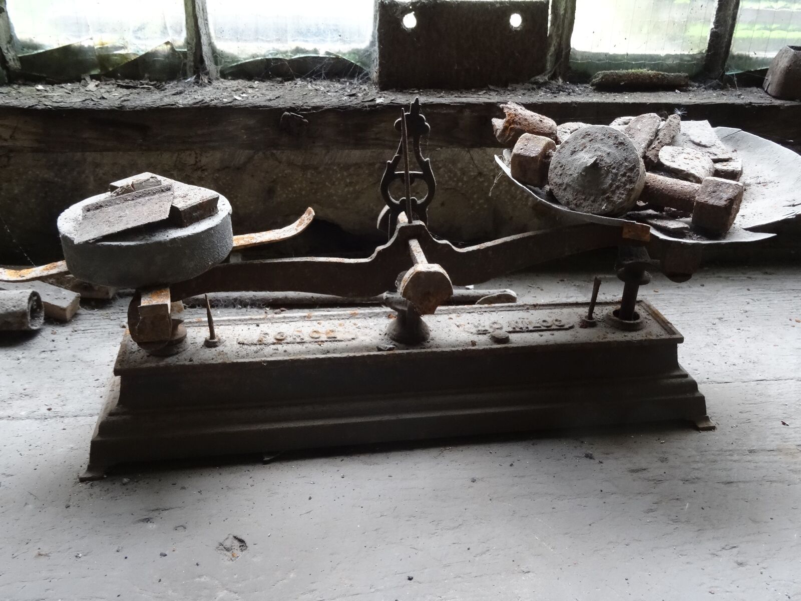 Sony DSC-HX50 sample photo. Horizontal, balance, decay photography