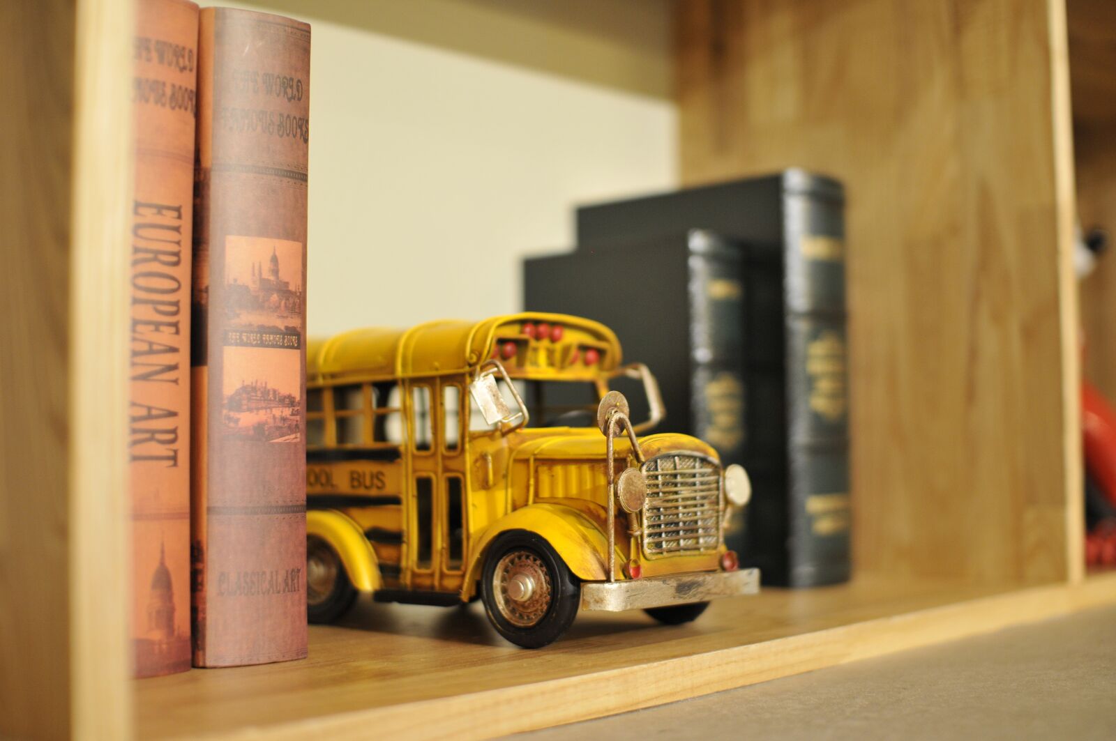 Nikon D300 sample photo. Toy, bus, school bus photography