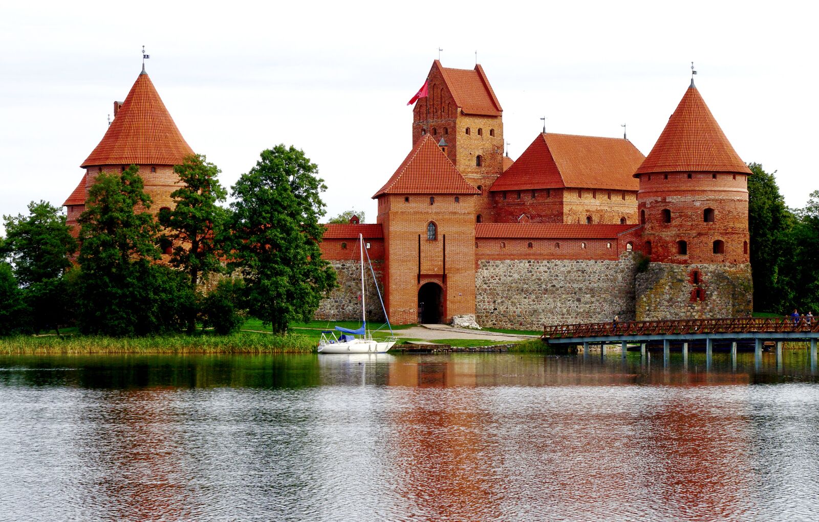Panasonic Lumix DMC-FZ1000 sample photo. Trakai castle, wasserburg, late photography